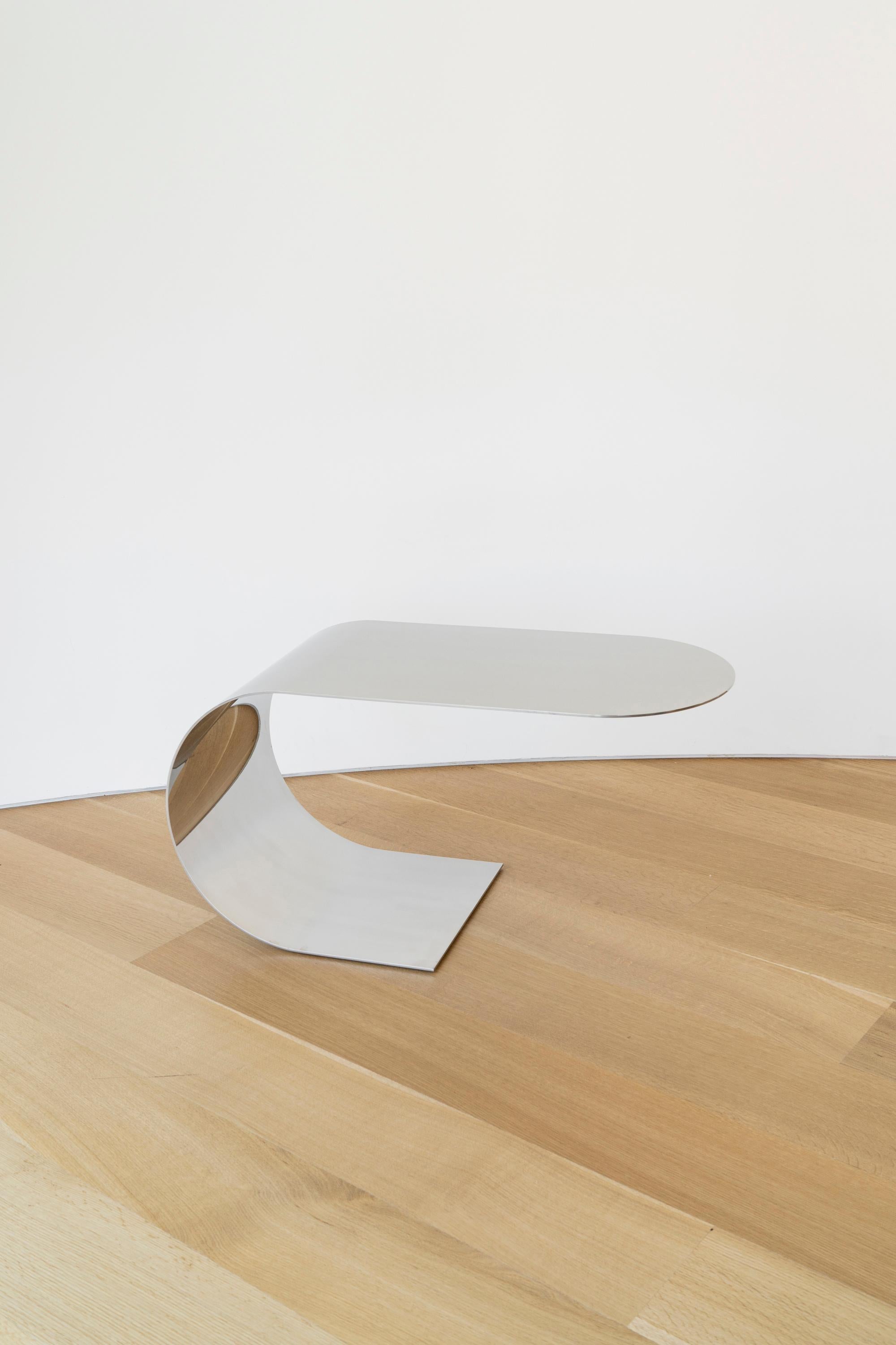Contemporary & minimalist Cantilever Table in Recycled Polished Stainless Steel For Sale 3