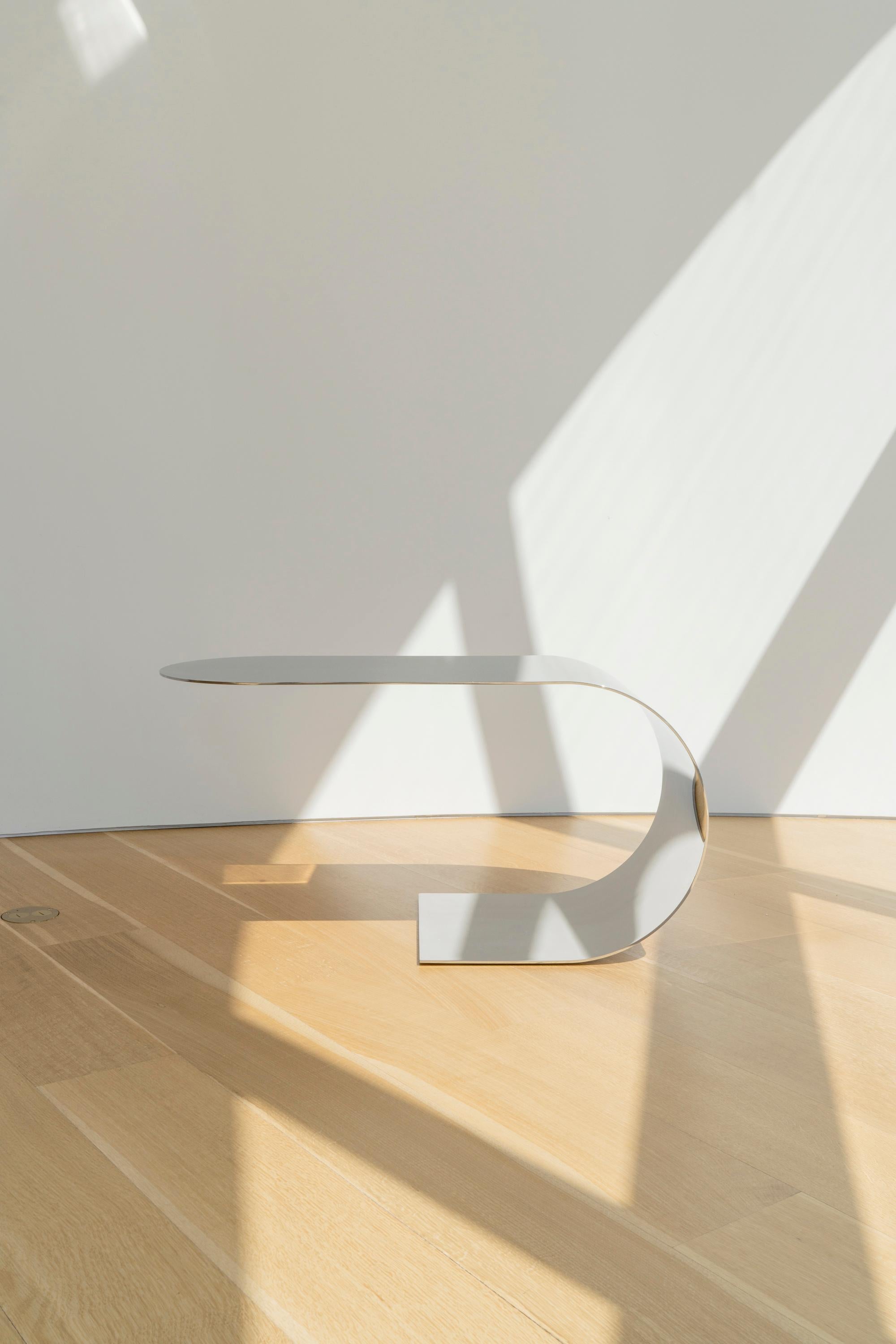 Contemporary & minimalist Cantilever Table in Recycled Polished Stainless Steel For Sale 4