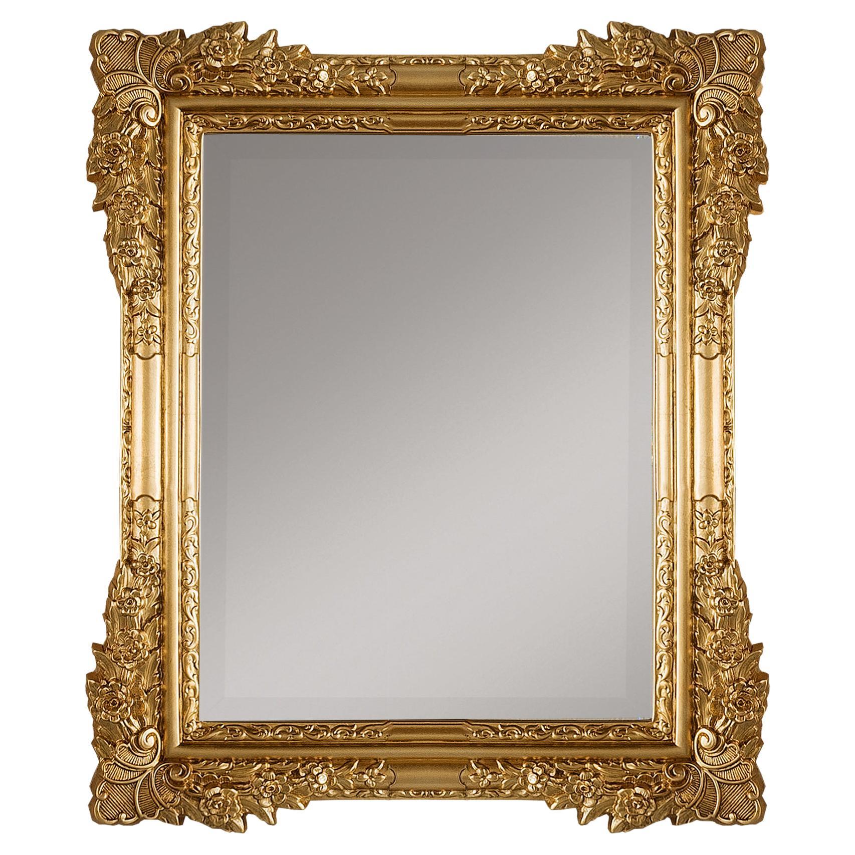 Classic Mirror Hand-Carved Fully Decorated in Gold Leaf Finish Made in Italy For Sale