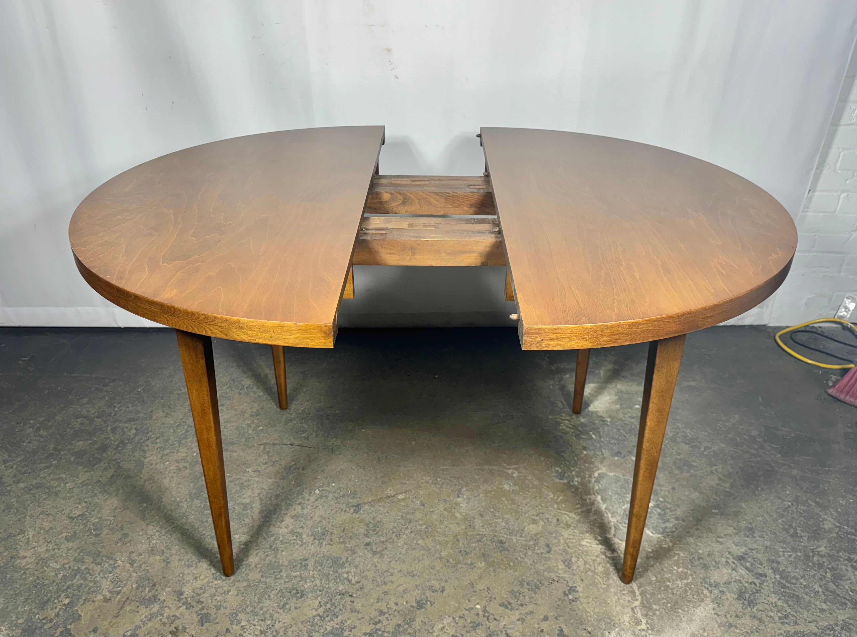 Table de salle à manger à rallonge The Moderns /  42