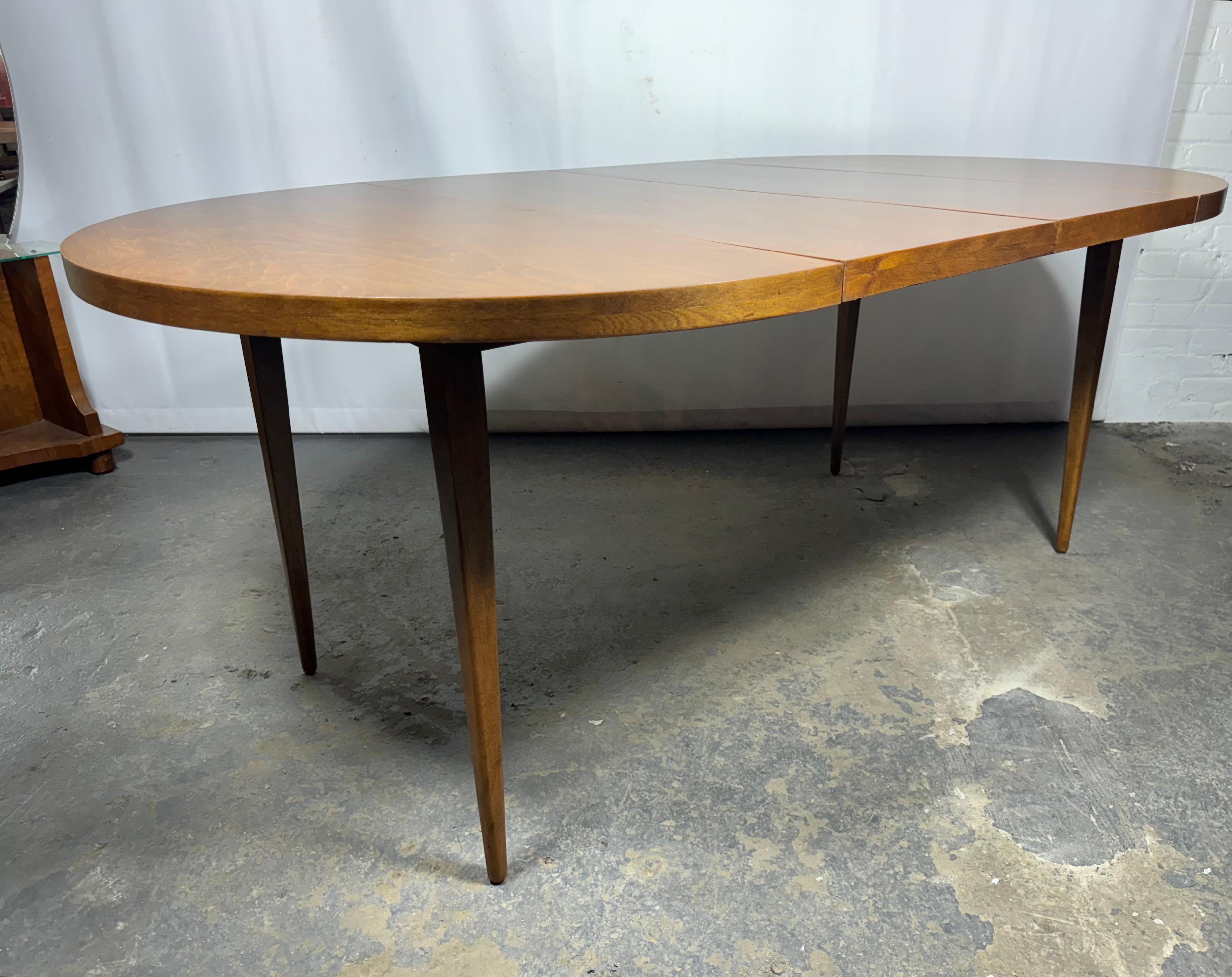 Milieu du XXe siècle Table de salle à manger à rallonge The Moderns /  42
