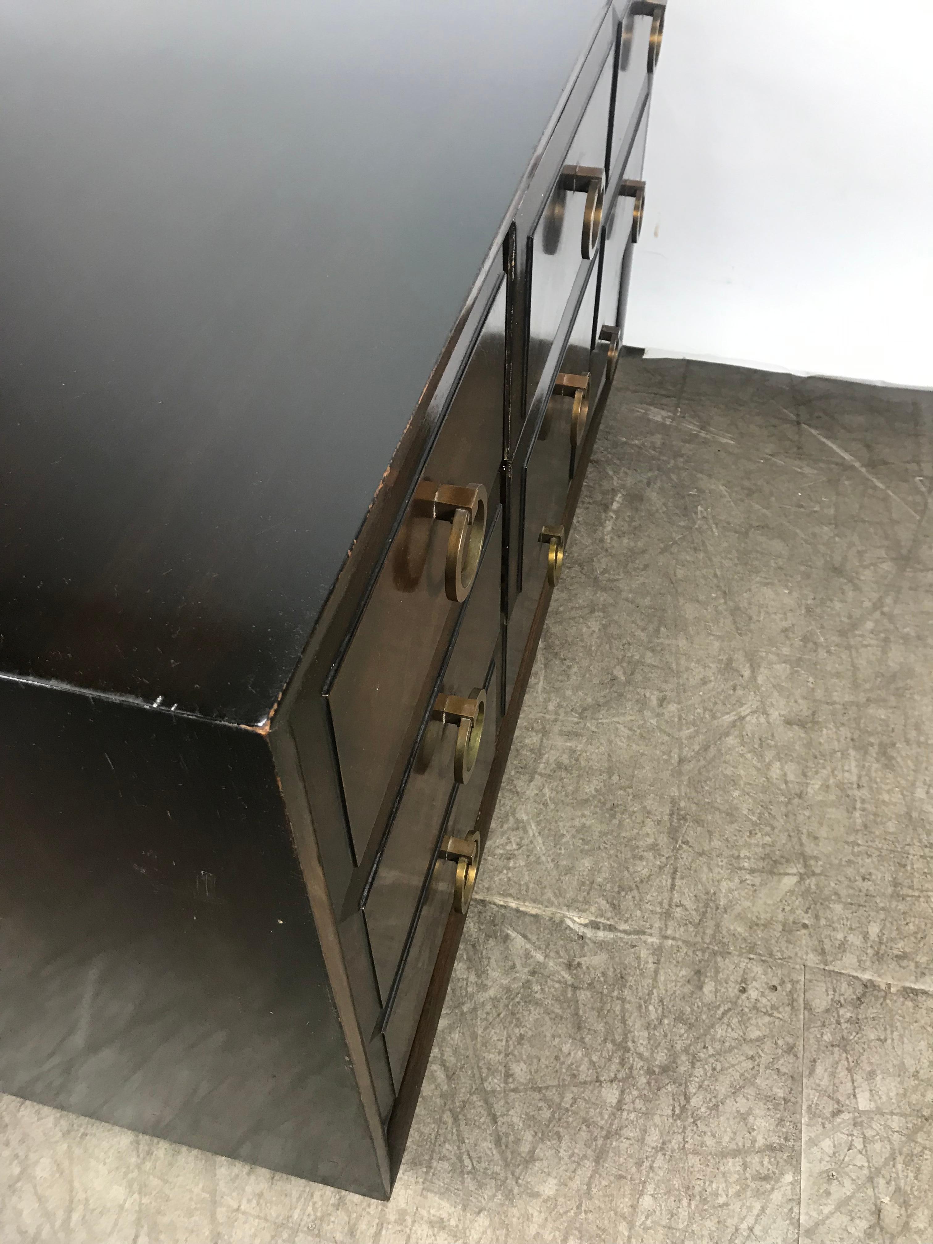 Americano Comò o cassettone classico moderno Regency a 5 cassetti, Widdicomb Modern Original