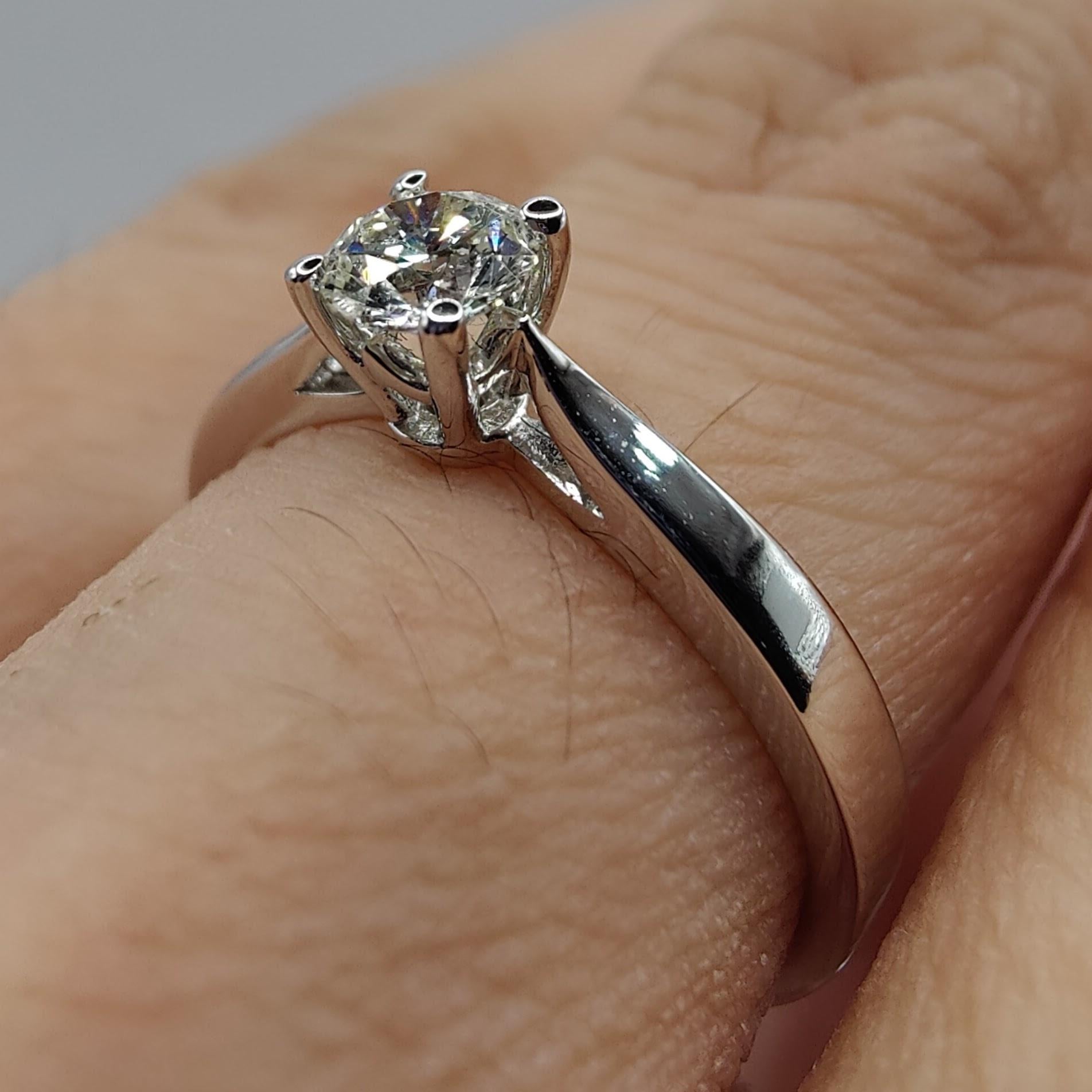 Classic Modern Solitaire Diamond Engagement Ring in 18K White Gold For Sale 3