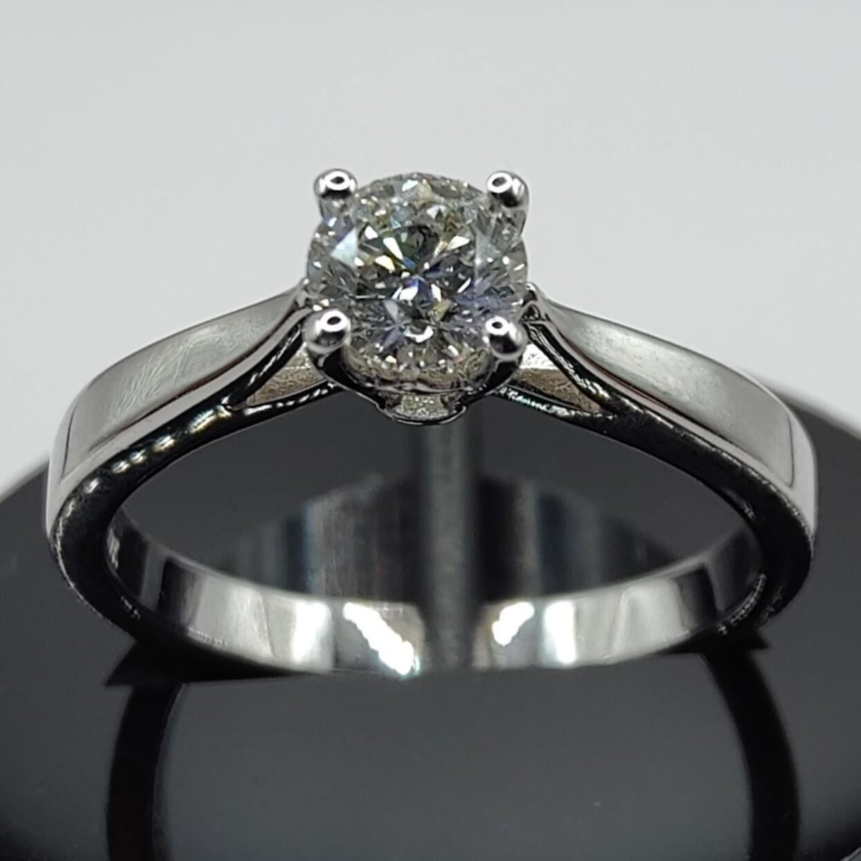 This classic yet modern solitaire diamond engagement ring is the perfect choice for anyone looking for a timeless and elegant piece. The ring is made of high quality 18k white gold and features a single sparkling 0.37 carat brilliant-cut diamond
