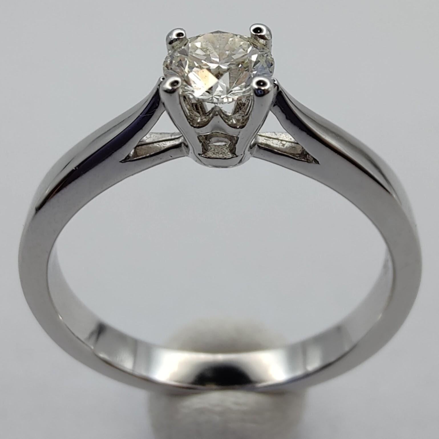Brilliant Cut Classic Modern Solitaire Diamond Engagement Ring in 18K White Gold For Sale
