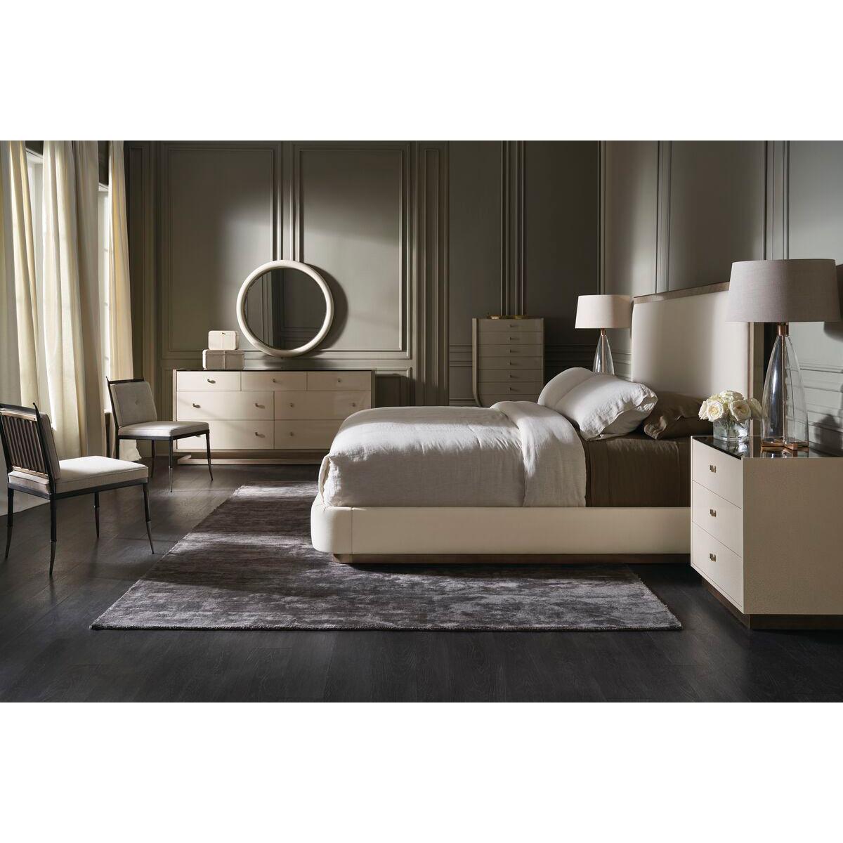 Classic Modern Upholstered Queen Bed im Zustand „Neu“ im Angebot in Westwood, NJ
