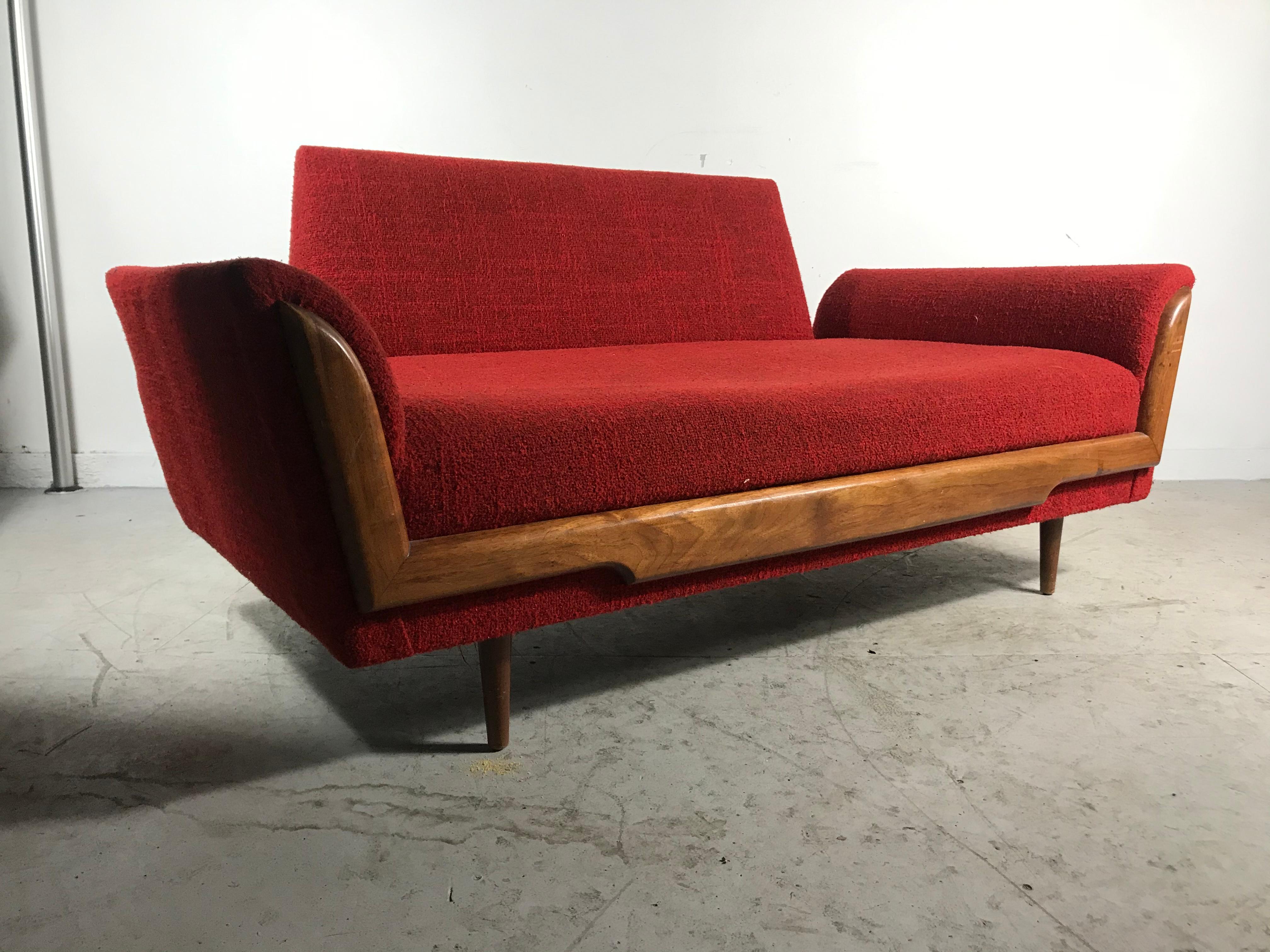 Mid-20th Century Classic Modernist 2-Seat Sofa, Sculpted Walnut Attributed to Adrian Pearsall