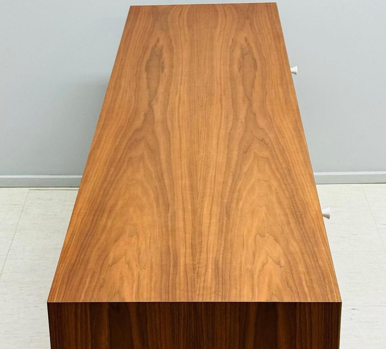 Classic Modernist 8 Drawer Thin Edge Dresser / sideboard by George Nelson In Good Condition In Buffalo, NY