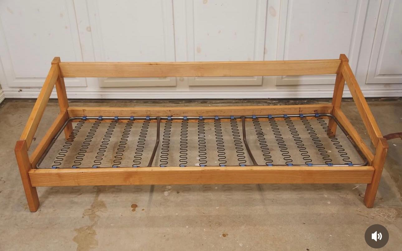 Metà XX secolo Vasca classica modernista in faggio e pelle attribuita a Søda Galvano / Norvegia in vendita