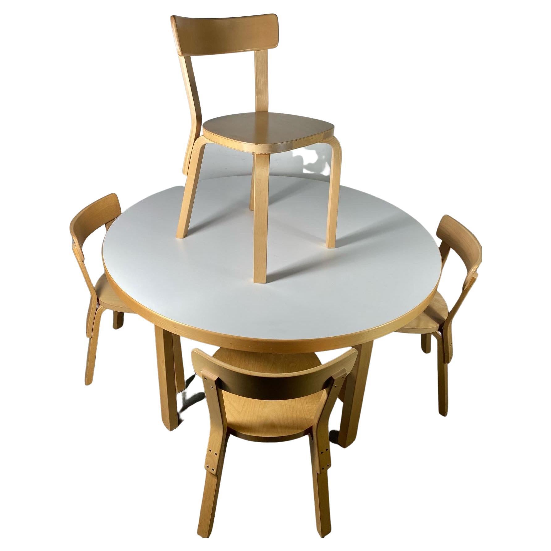 Classic Modernist Bent Plywood Dinette Set by Alvar Aalto for Artek / Finland