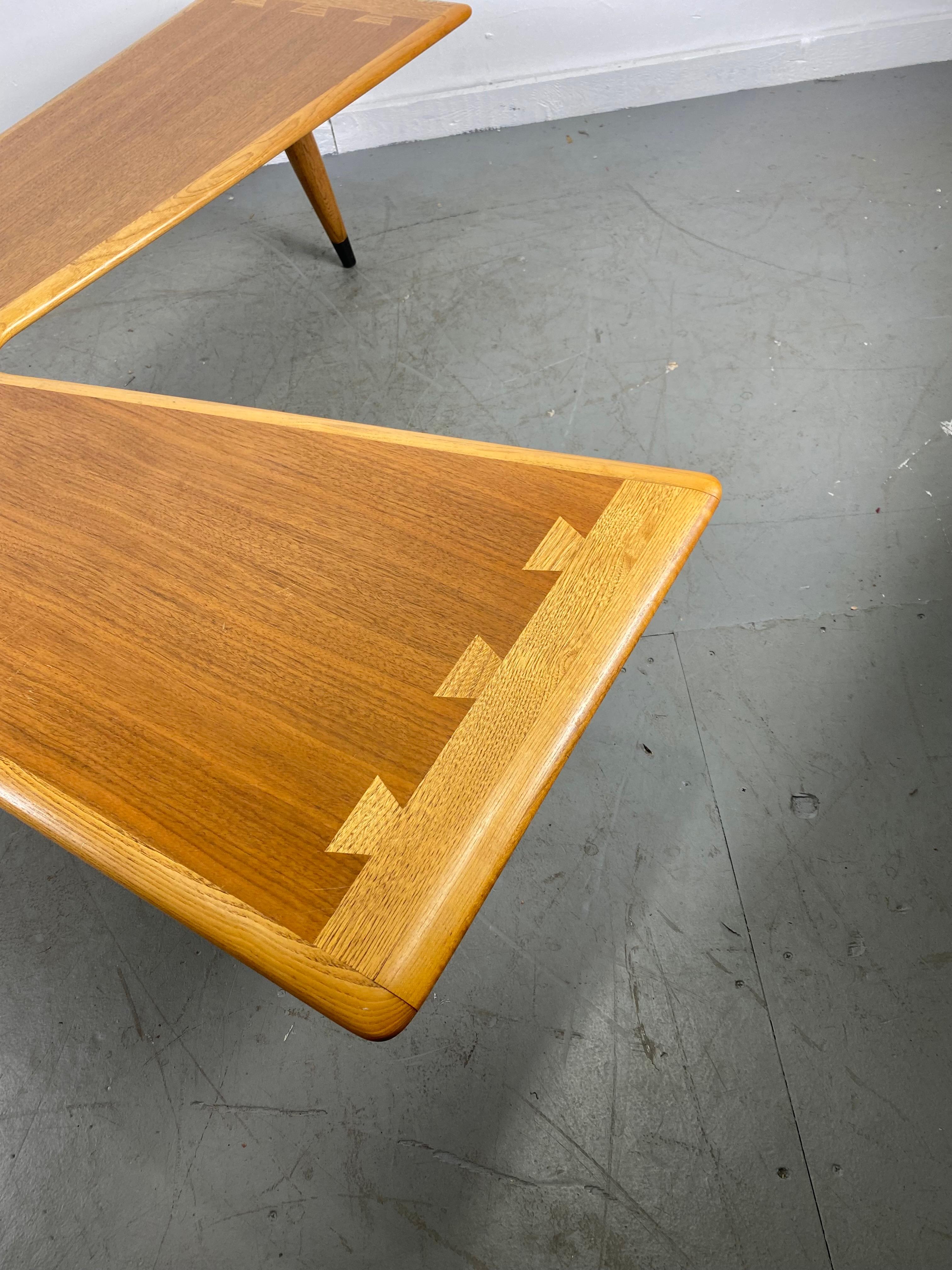 This striking Mid-Century Modern coffee table features iconic Lane joinery and impressive sculpted boomerang shape. A true piece of art / sculpture. Perfect cocktail table in any modern / contemporary setting, Hand delivery avail to New York City or