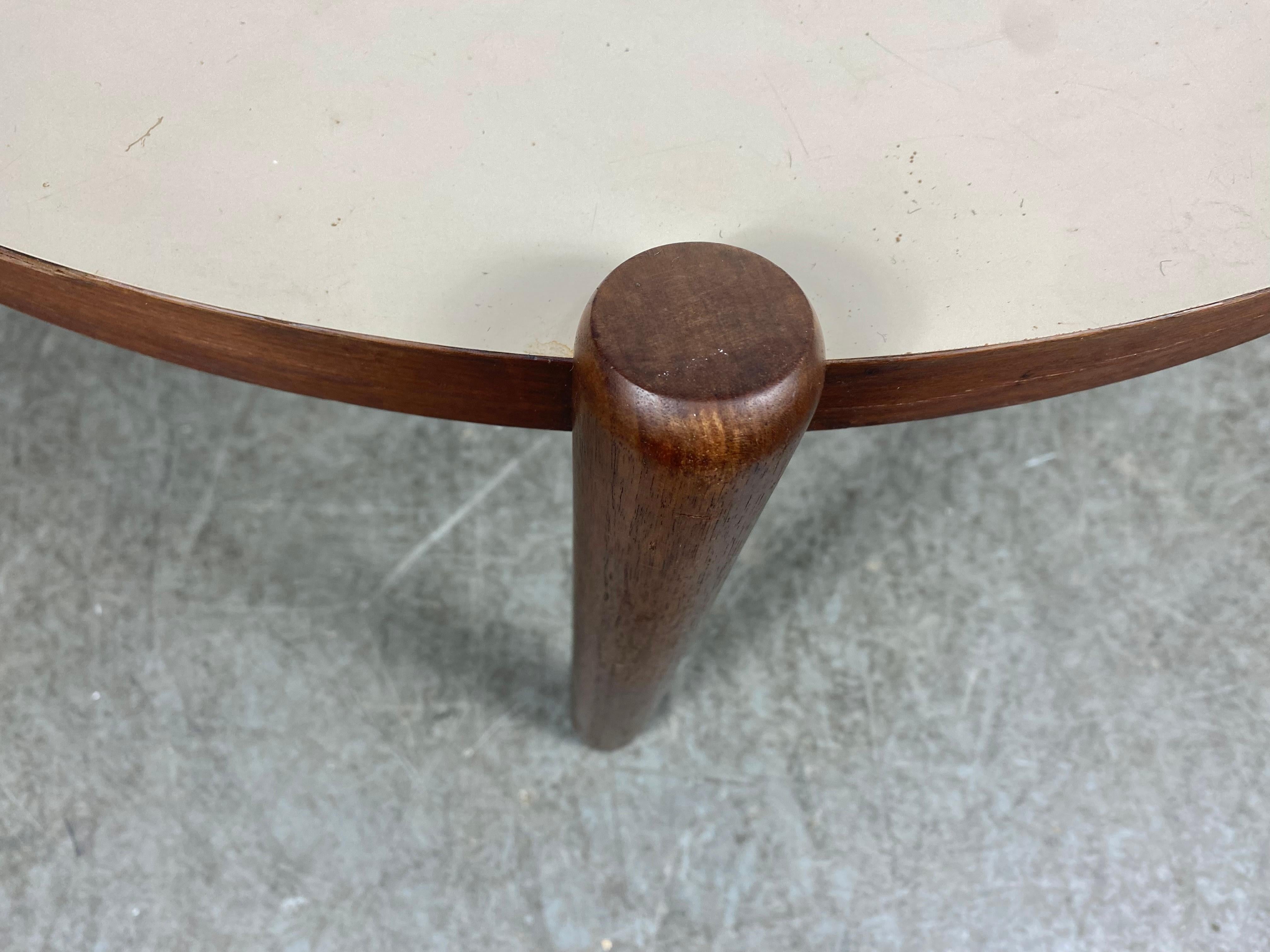 Classic Modernist Coffee / Cocktail Table Attributed to Jens Risom For Sale 1