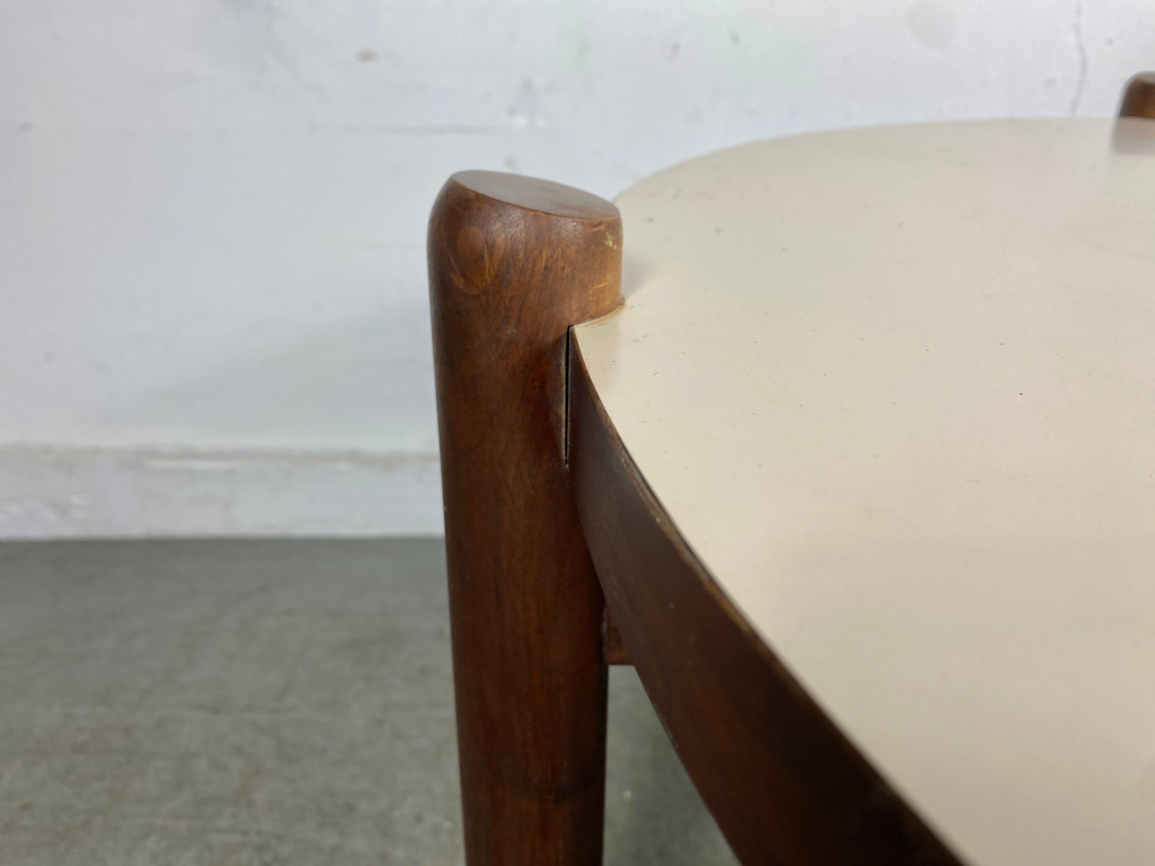 Classic Modernist Coffee / Cocktail Table Attributed to Jens Risom For Sale 2