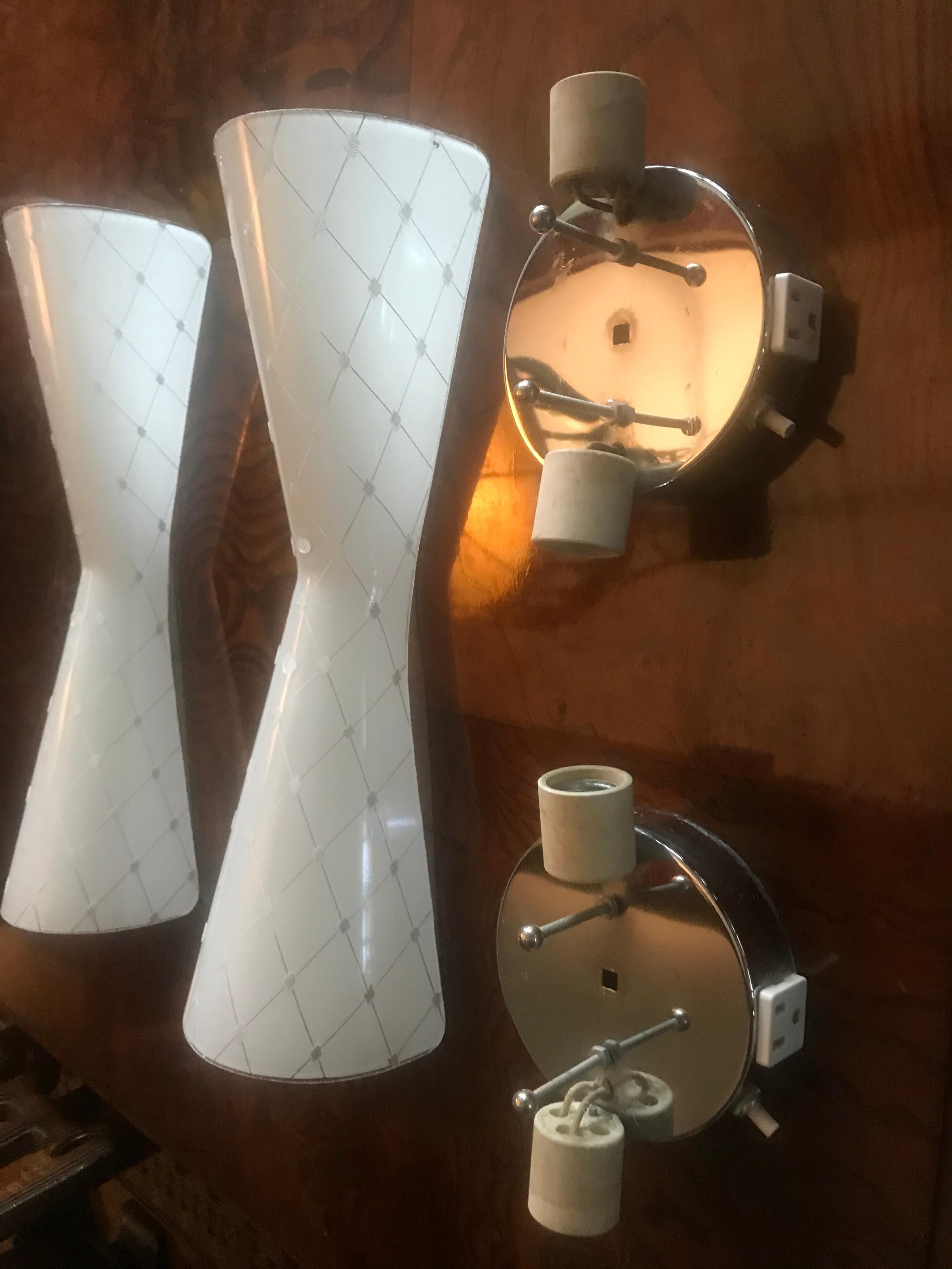 Stunning, modernist etched hour-glass wall sconces, made by moe lighting, in the style of Tommi Parzinger, funky yet elegant, retain original chrome back plates with on/off switch and electrical outlit. Fit seamlessly into any Mid-Century Modern,