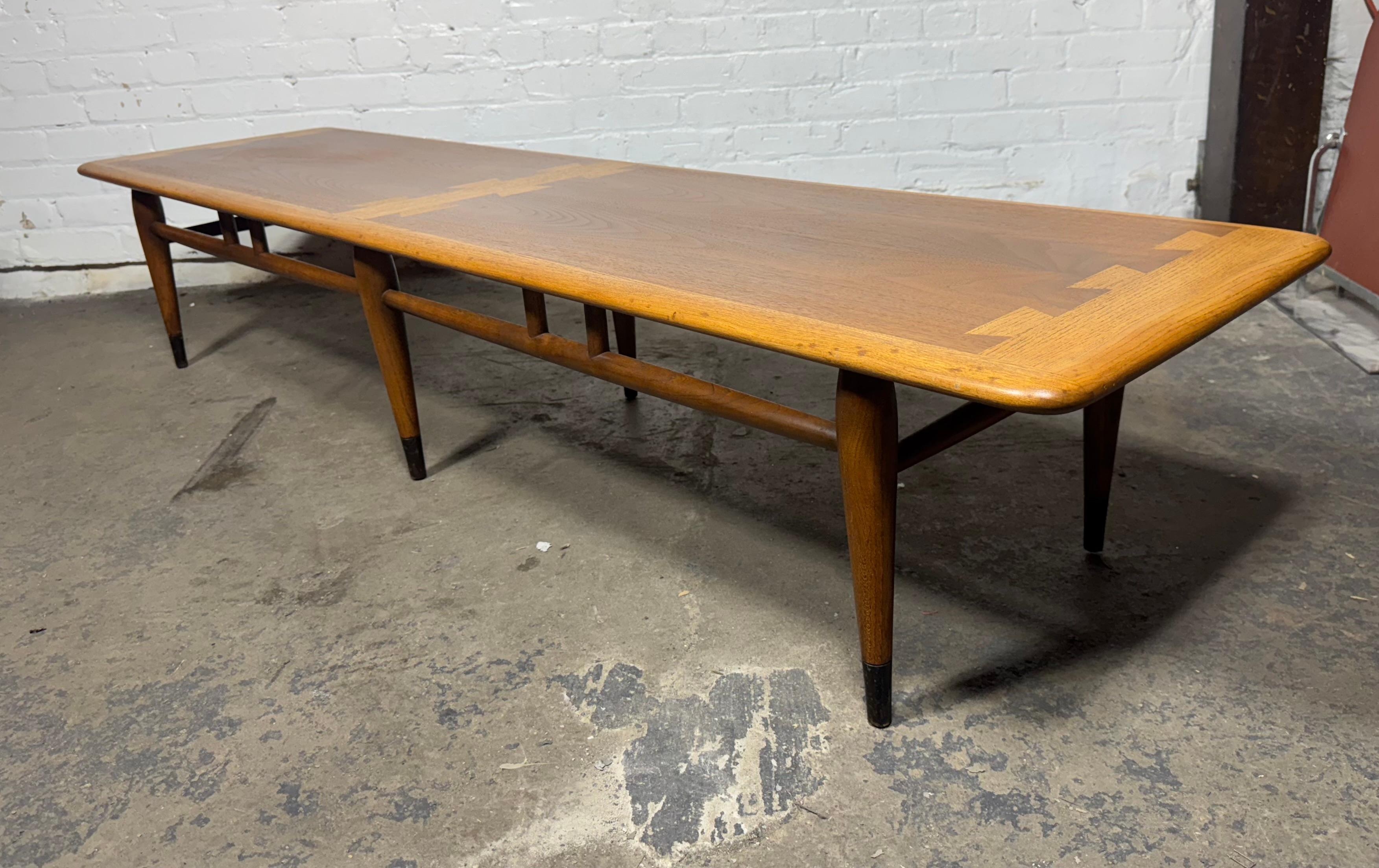 Classic Modernist Extra Long Lane Acclaim Coffee / Cocktail Table In Good Condition For Sale In Buffalo, NY