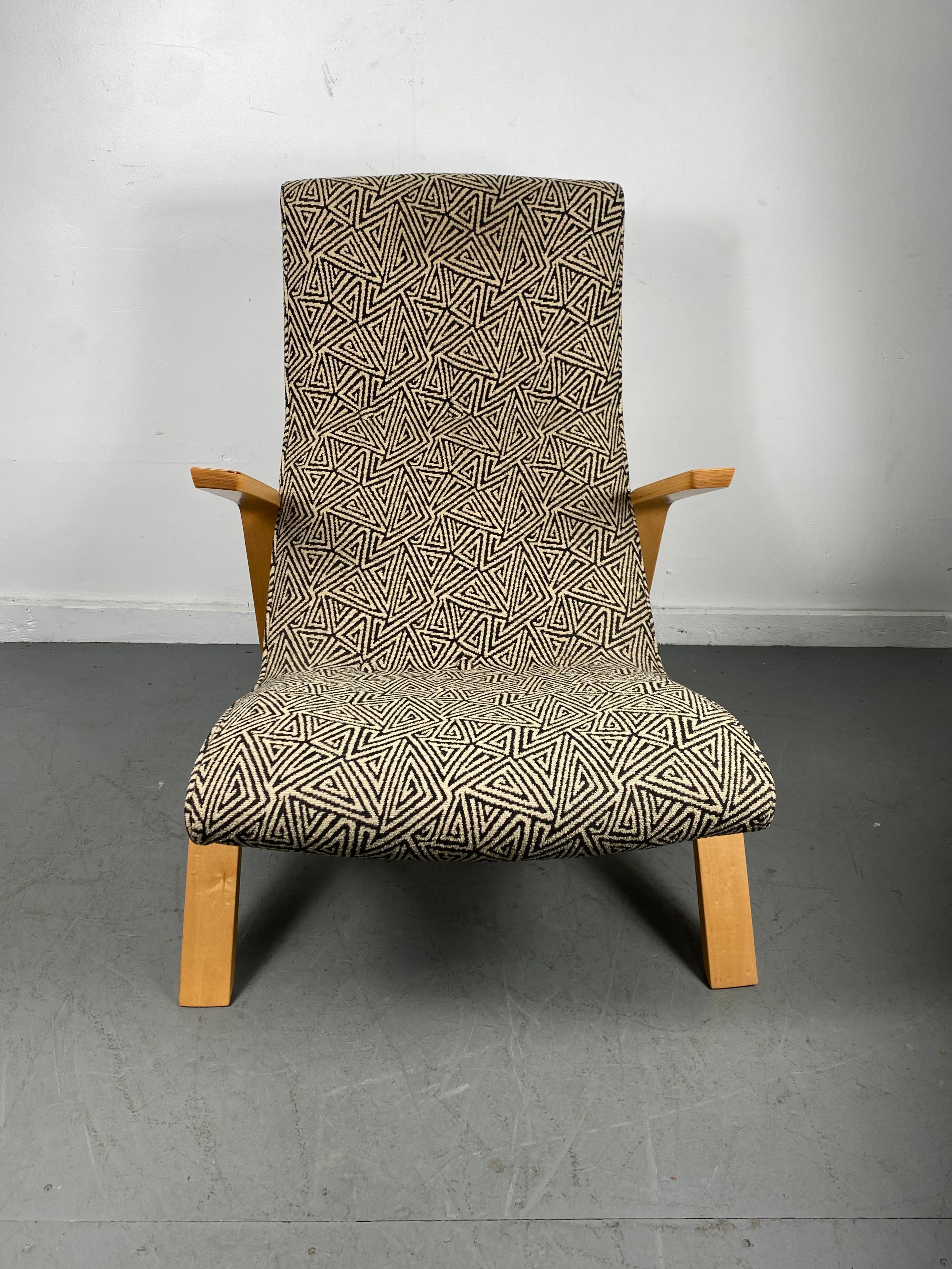 Mid-Century Modern Classic Modernist Grasshopper Lounge chair designed by Eero Saarinen / Modernica