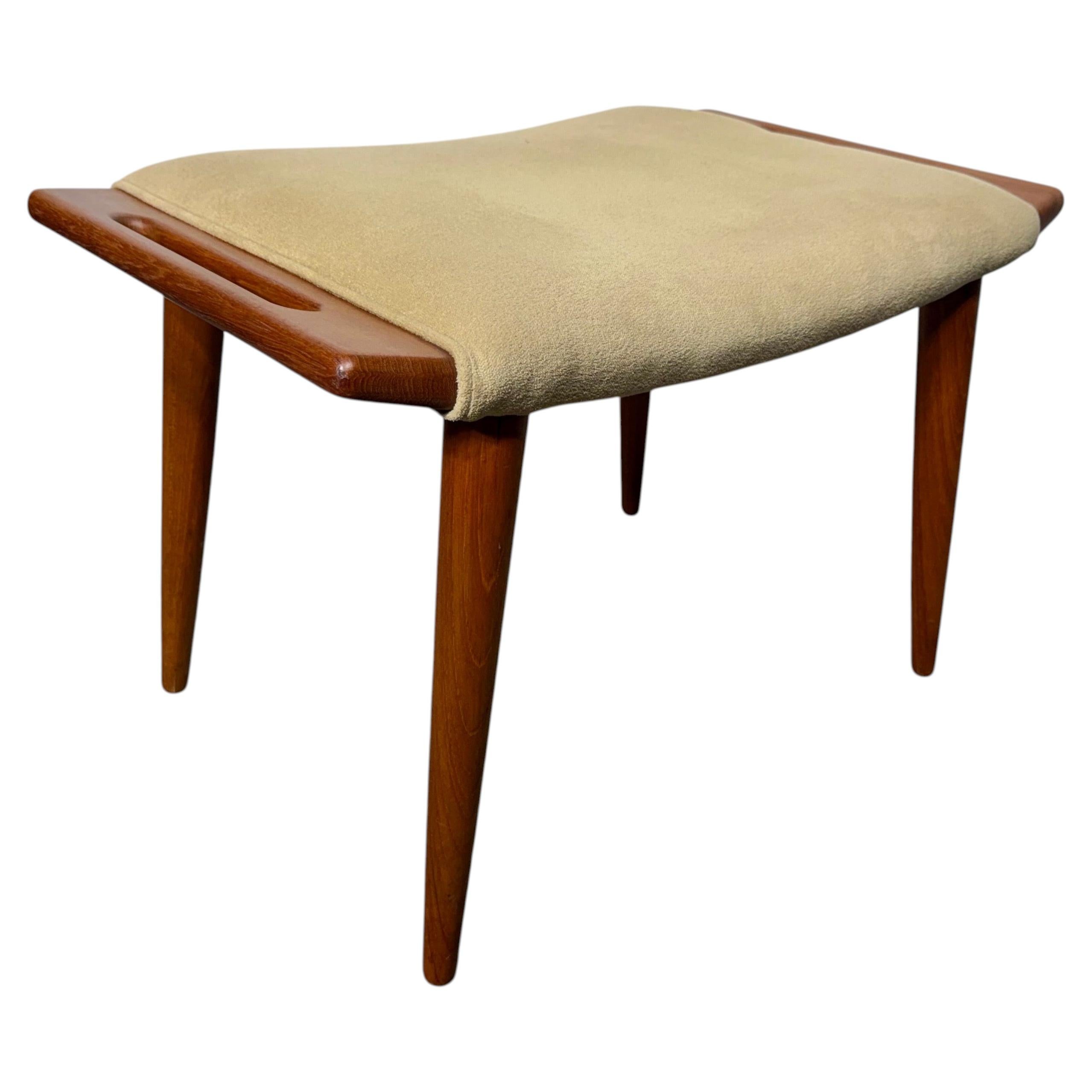 Pouf « PAPA BEAR » de style moderniste classique, signé Hans Wegner