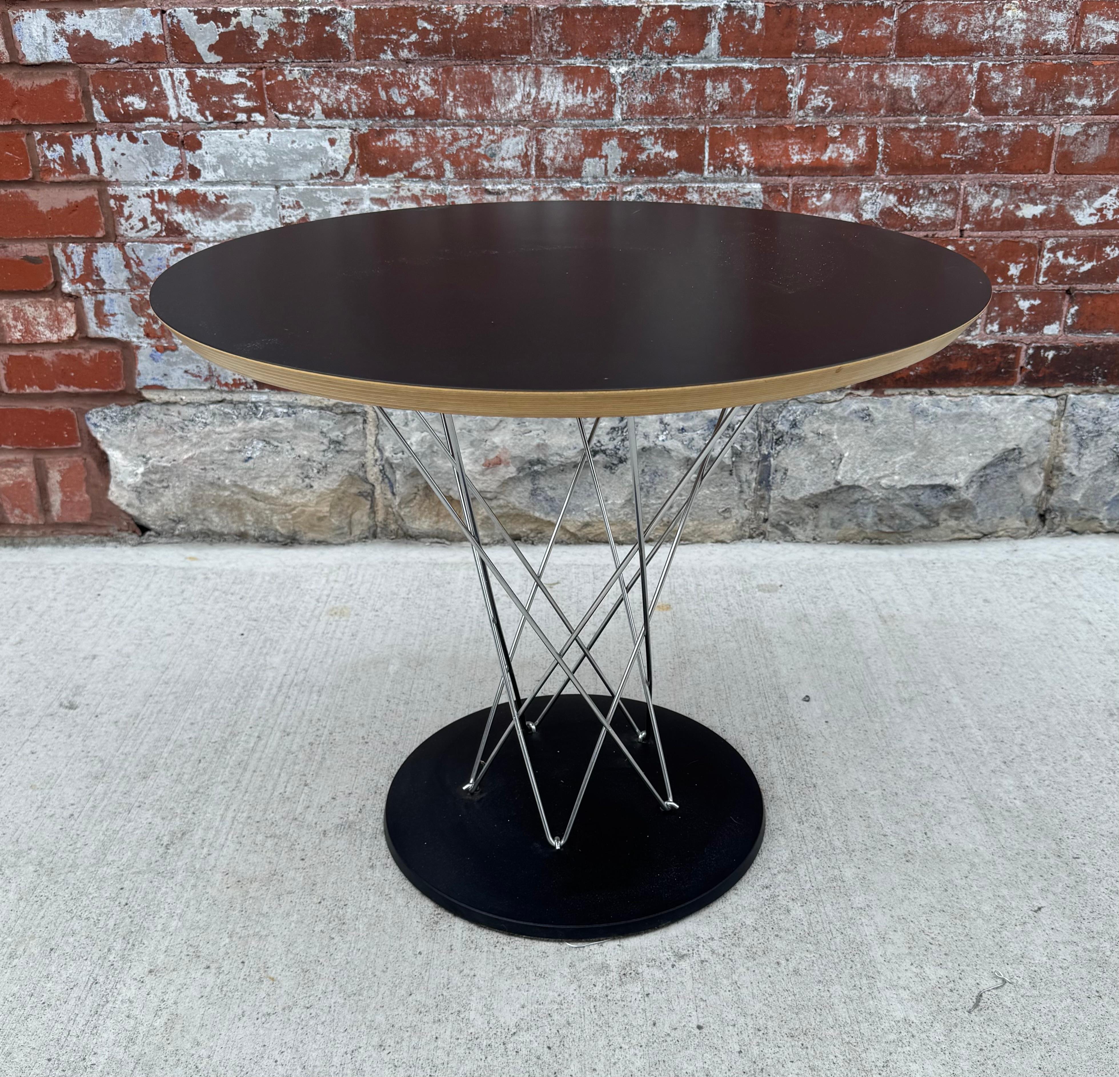 Table d'appoint classique et moderniste Isamu Noguchi 'Cyclone' pour Knoll Bon état - En vente à Buffalo, NY