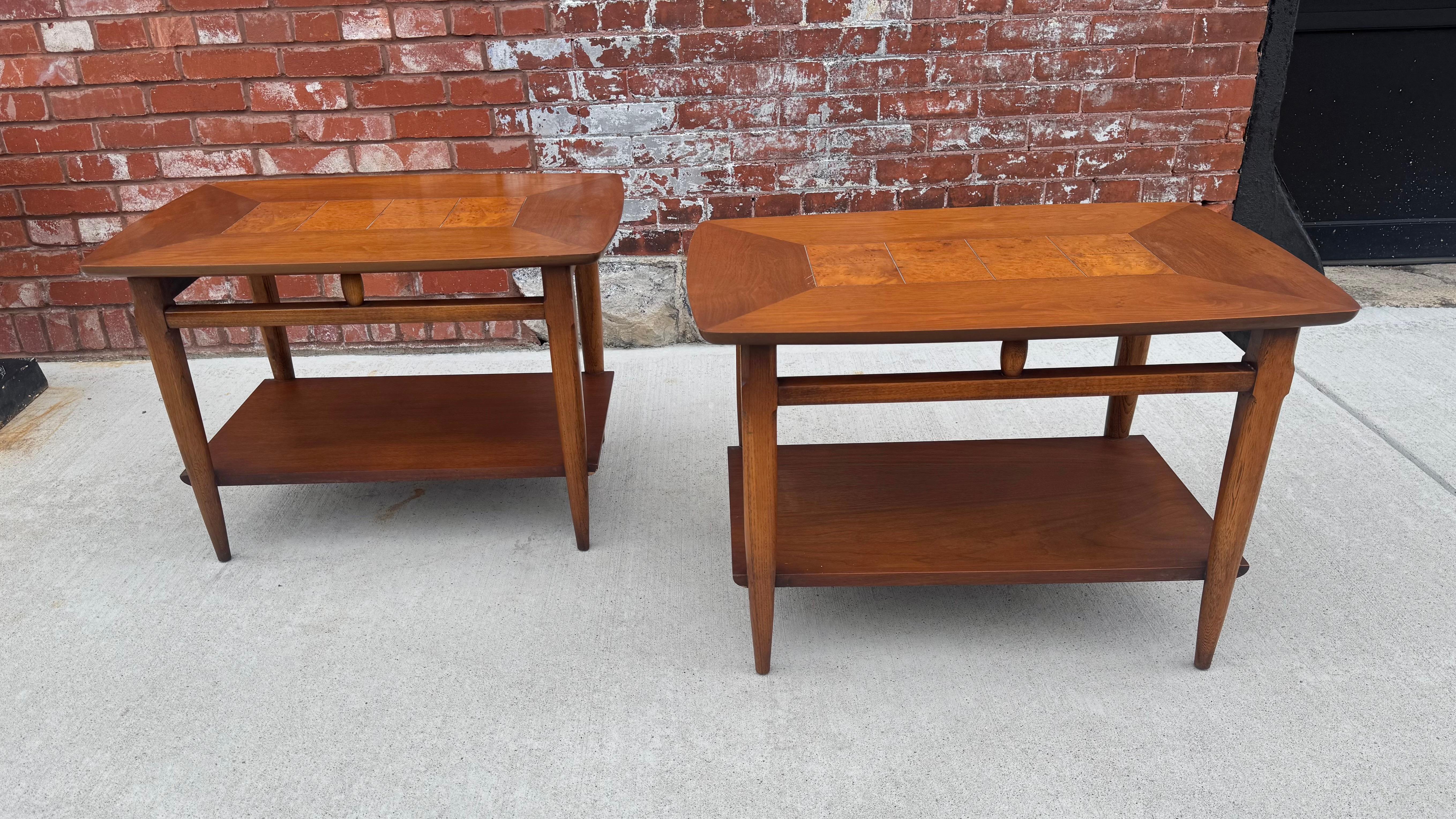 Tables de chevet / Tables d'extrémité en noyer et ronce Lane's classique et moderniste en vente 3