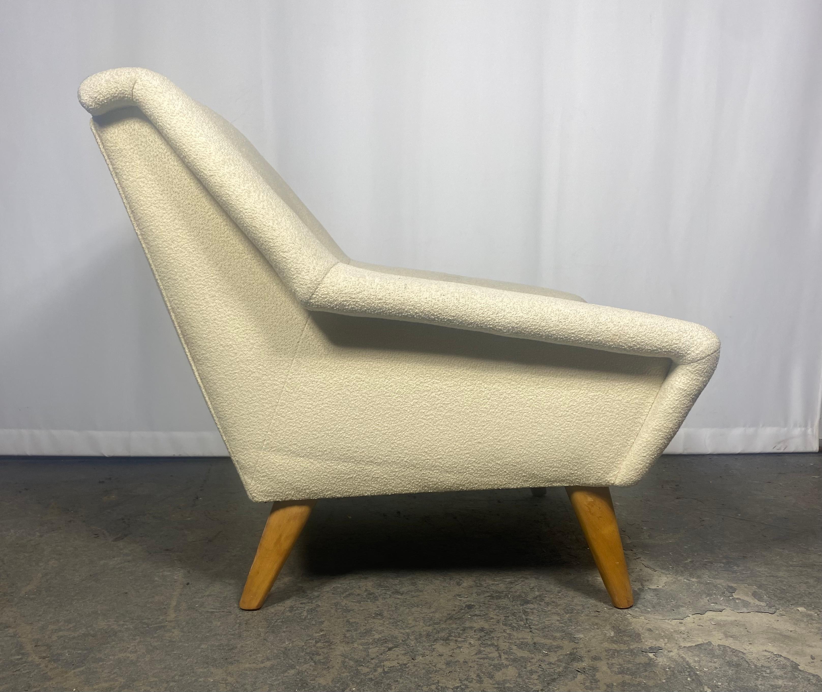 Mid-Century Modern Classic Modernist Lounge Chair by Heywood Wakefield , after Gio Ponti For Sale