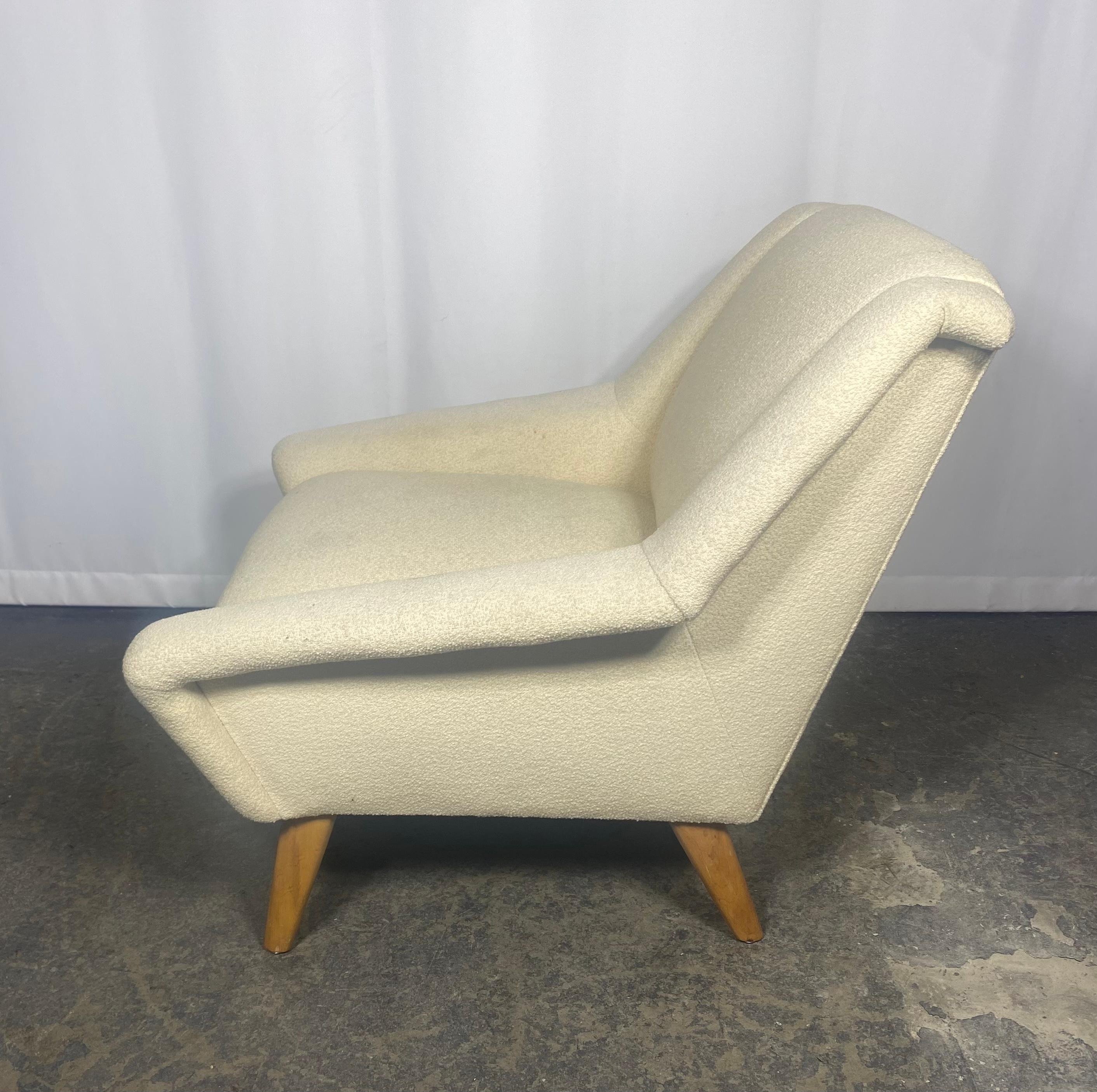 Mid-20th Century Classic Modernist Lounge Chair by Heywood Wakefield , after Gio Ponti For Sale