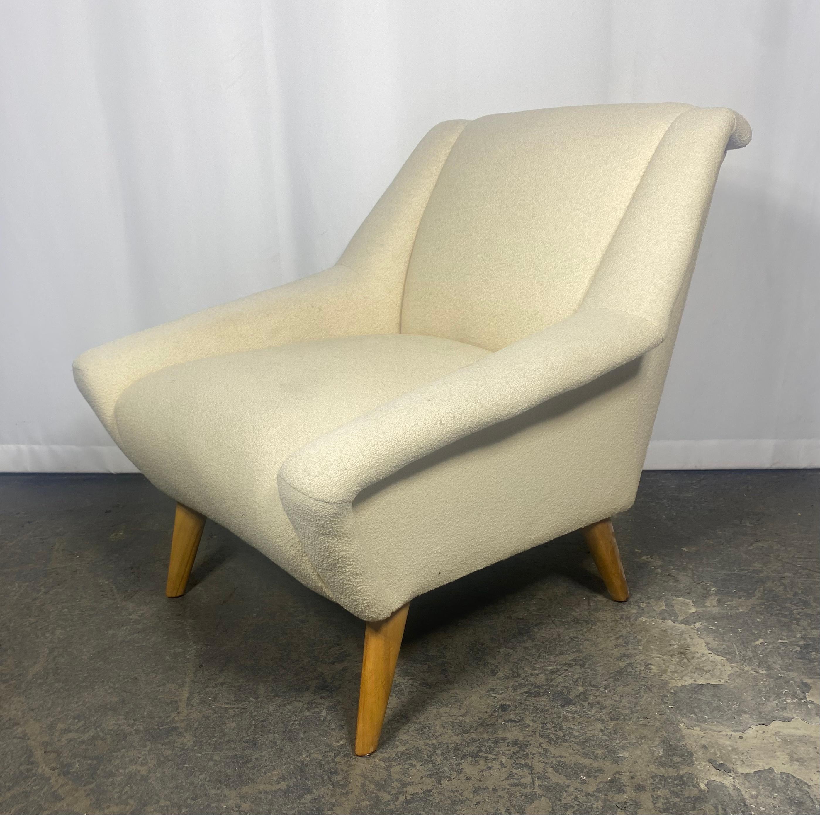 Fabric Classic Modernist Lounge Chair by Heywood Wakefield , after Gio Ponti For Sale