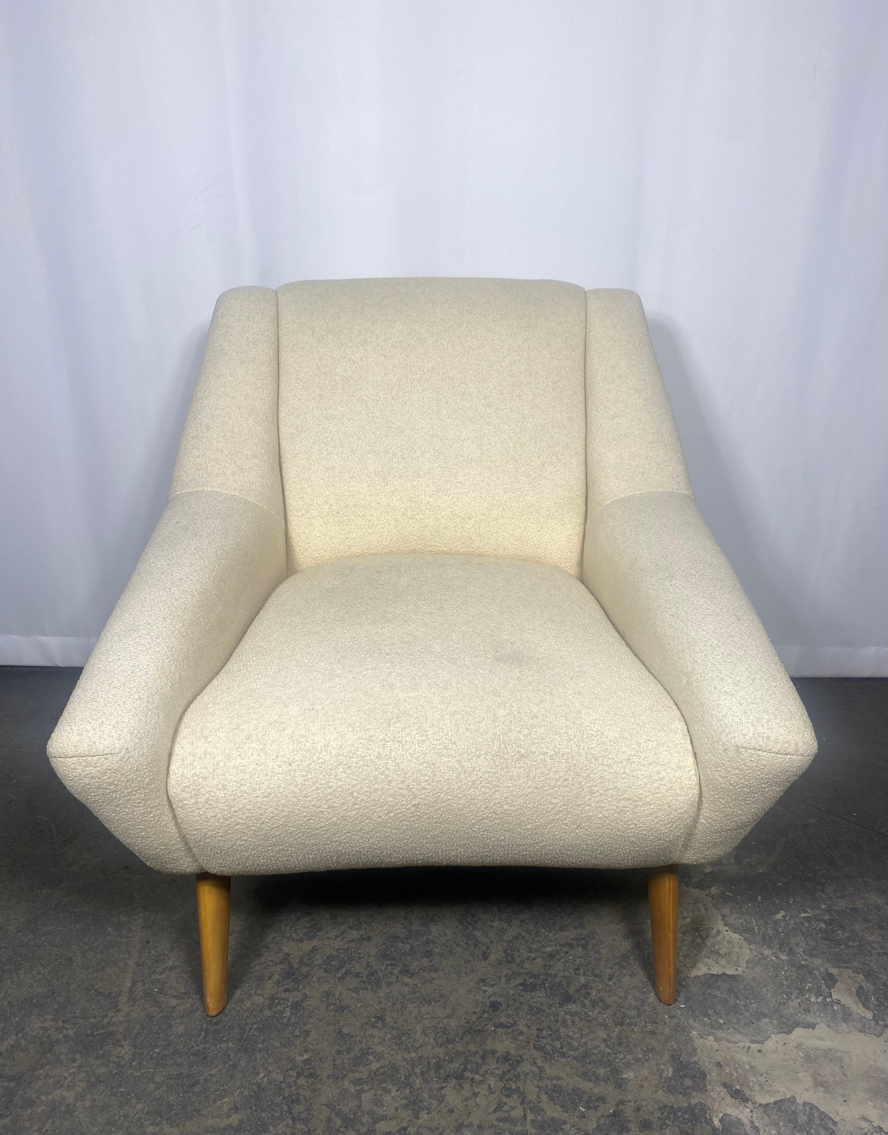 Classic Modernist Lounge Chair by Heywood Wakefield , after Gio Ponti For Sale 2