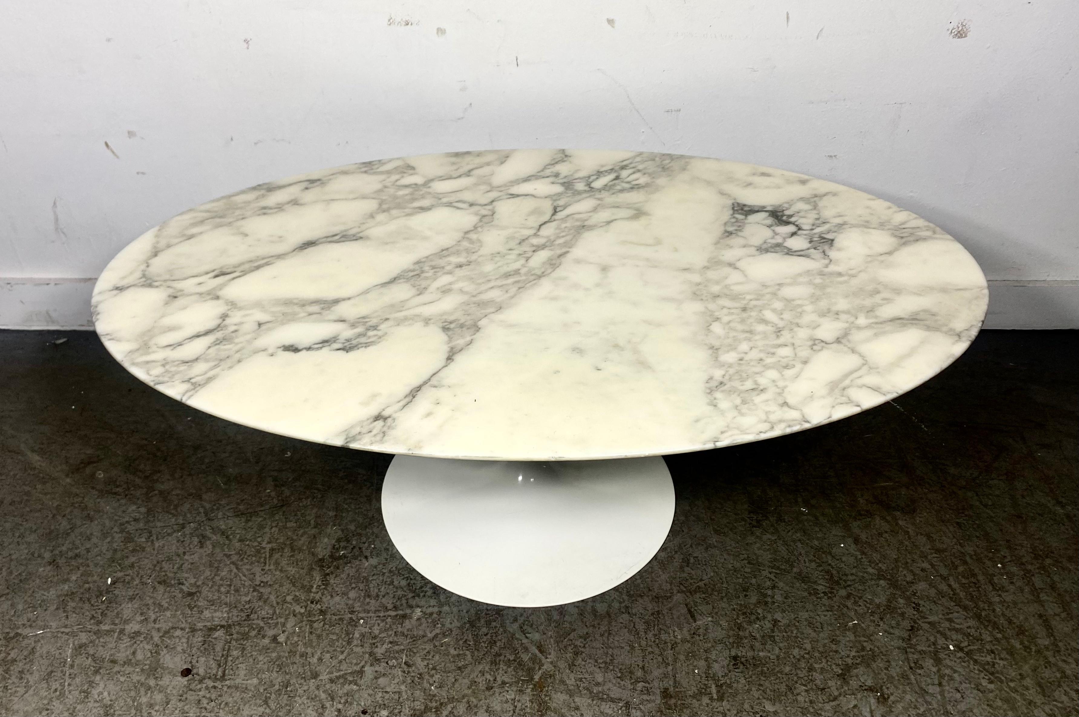 Classic Modernist Marble Oval Cocktail Tulip Table. Eero Saarinen / Knoll For Sale 1