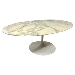 Vintage Classic Modernist Marble Oval Cocktail Tulip Table. Eero Saarinen / Knoll