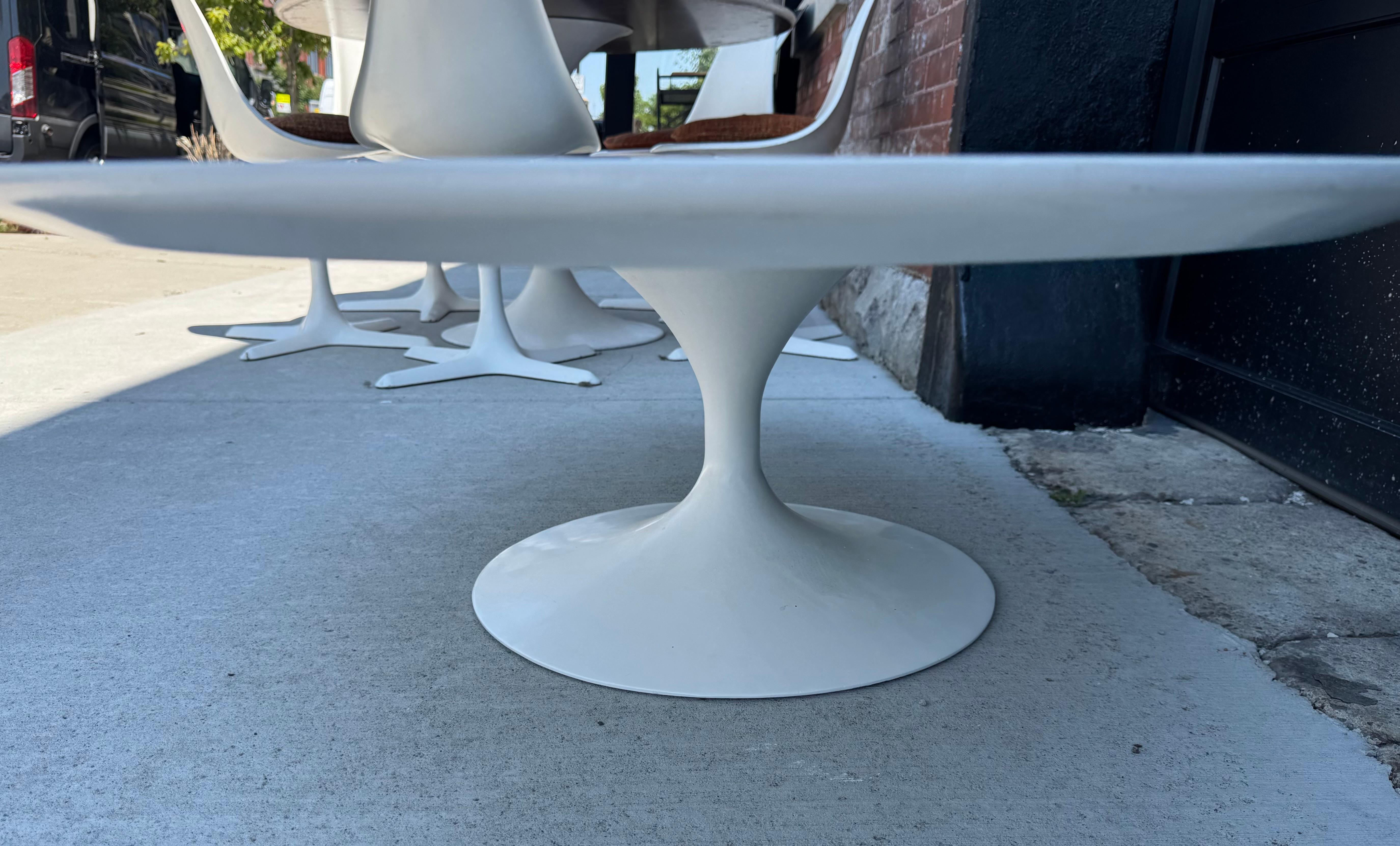 American Classic Modernist oval Tulip Coffee Table white laminate Eero Saarinen / Knoll For Sale