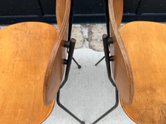 Coppia di sedie classiche in stile modernista, in compensato e ferro, attribuite a Wim Rietveld / Eames St