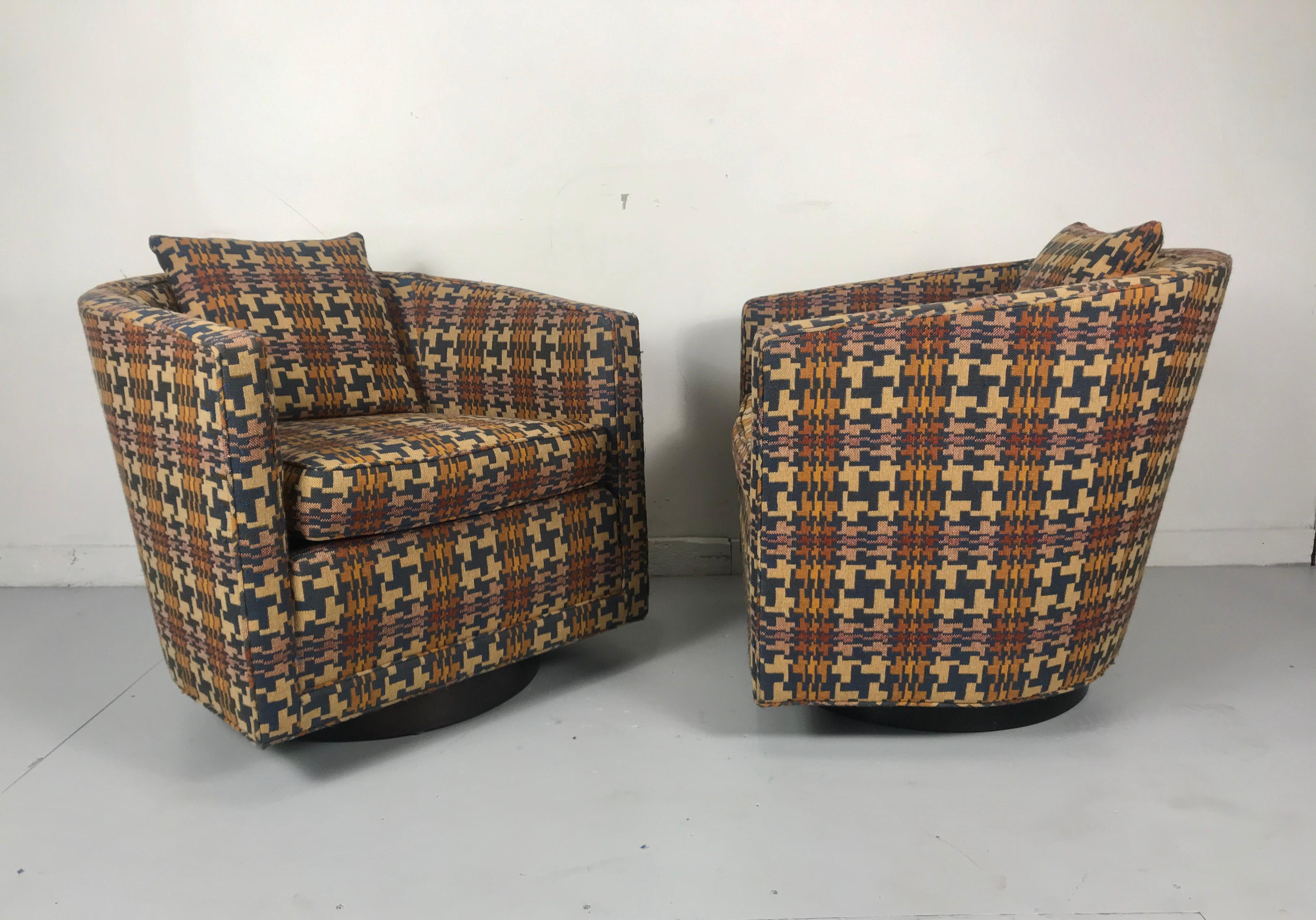 American Classic Modernist Pair of Swivel Chairs by Edward Wormley for Dunbar