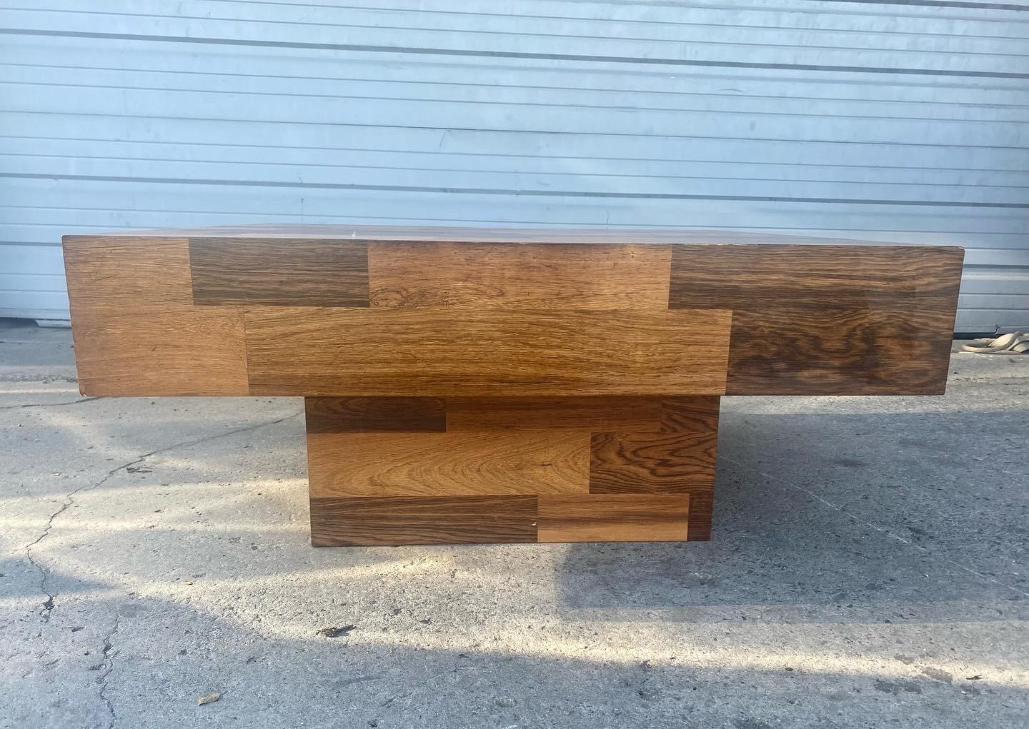 Classic Modernist Rosewood Coffee Table Attributed to Milo Baughman In Good Condition For Sale In Buffalo, NY