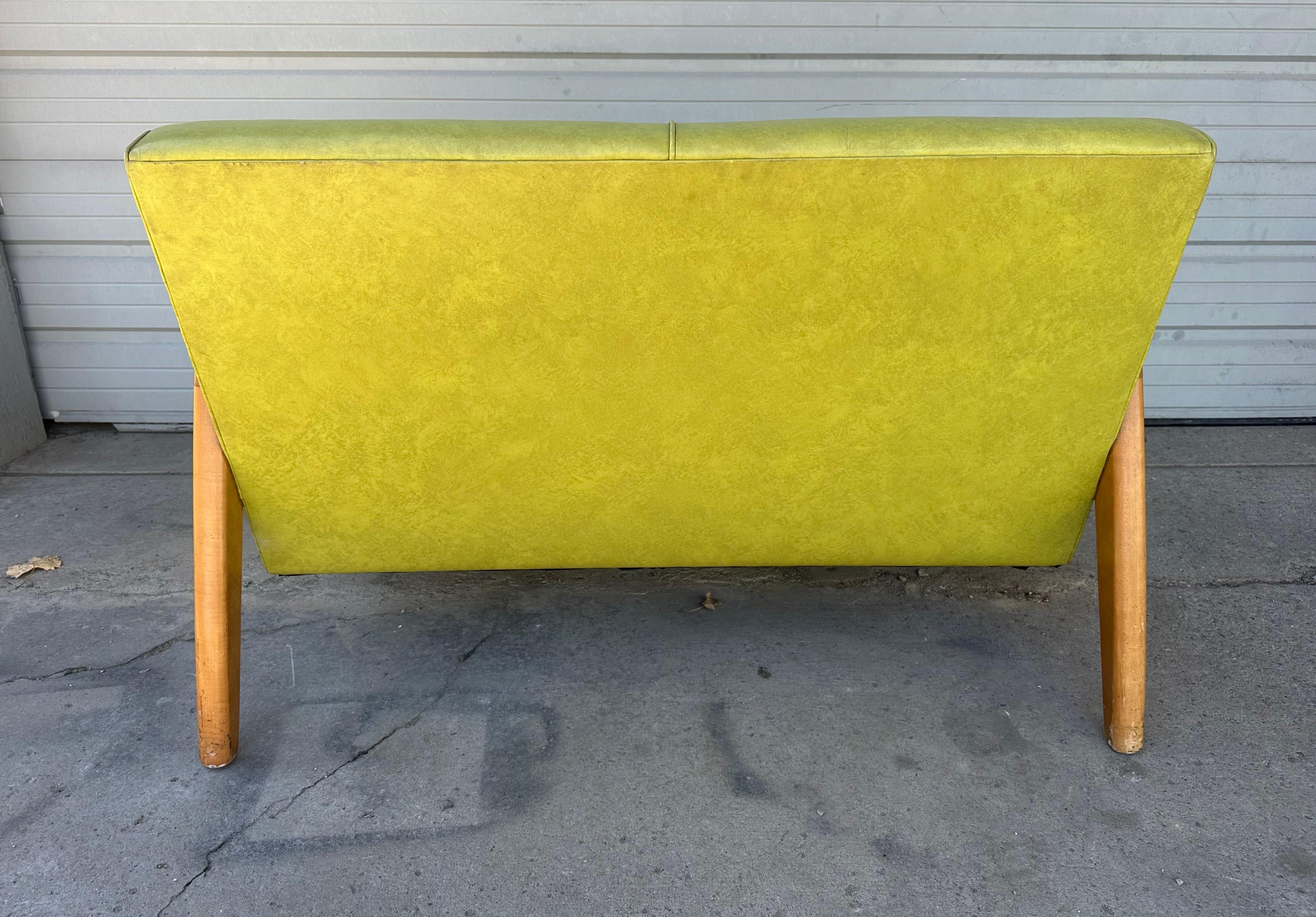 Classic Modernist Sculpted Settee Sofa by Russel Wright for Thonet en vente 3
