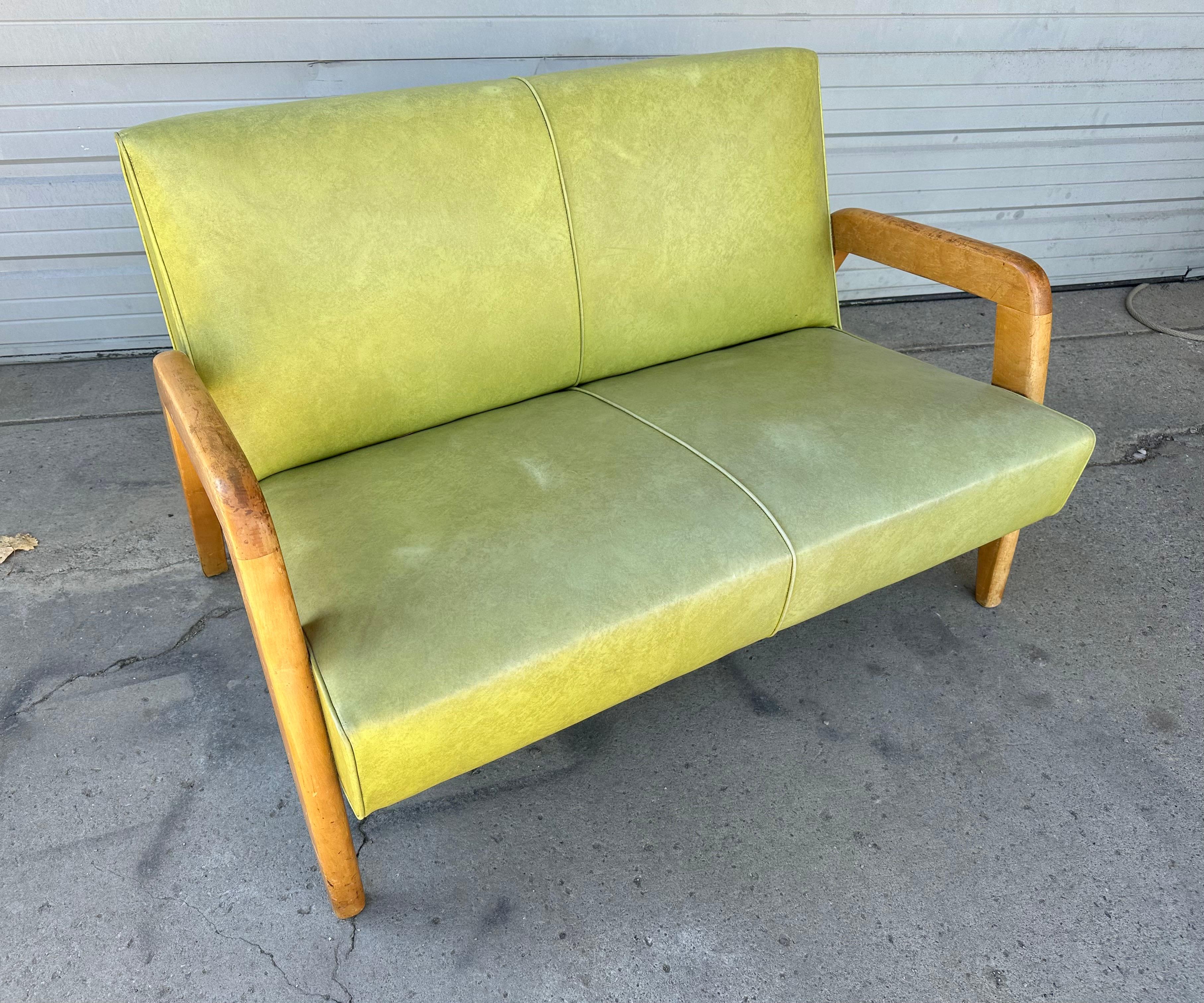 Classic Modernist Sculpted Settee Sofa by Russel Wright for Thonet en vente 5