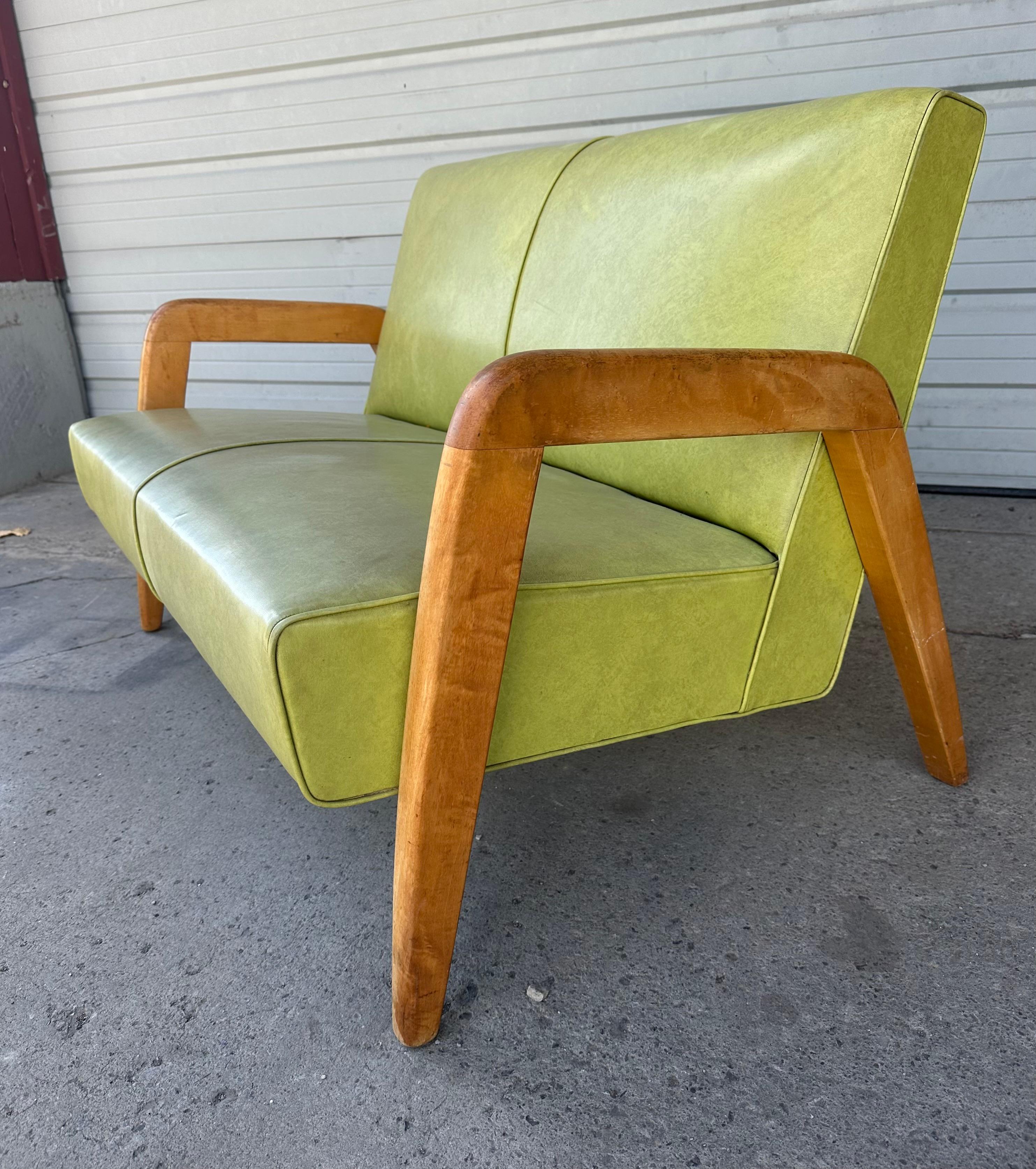 Américain Classic Modernist Sculpted Settee Sofa by Russel Wright for Thonet en vente
