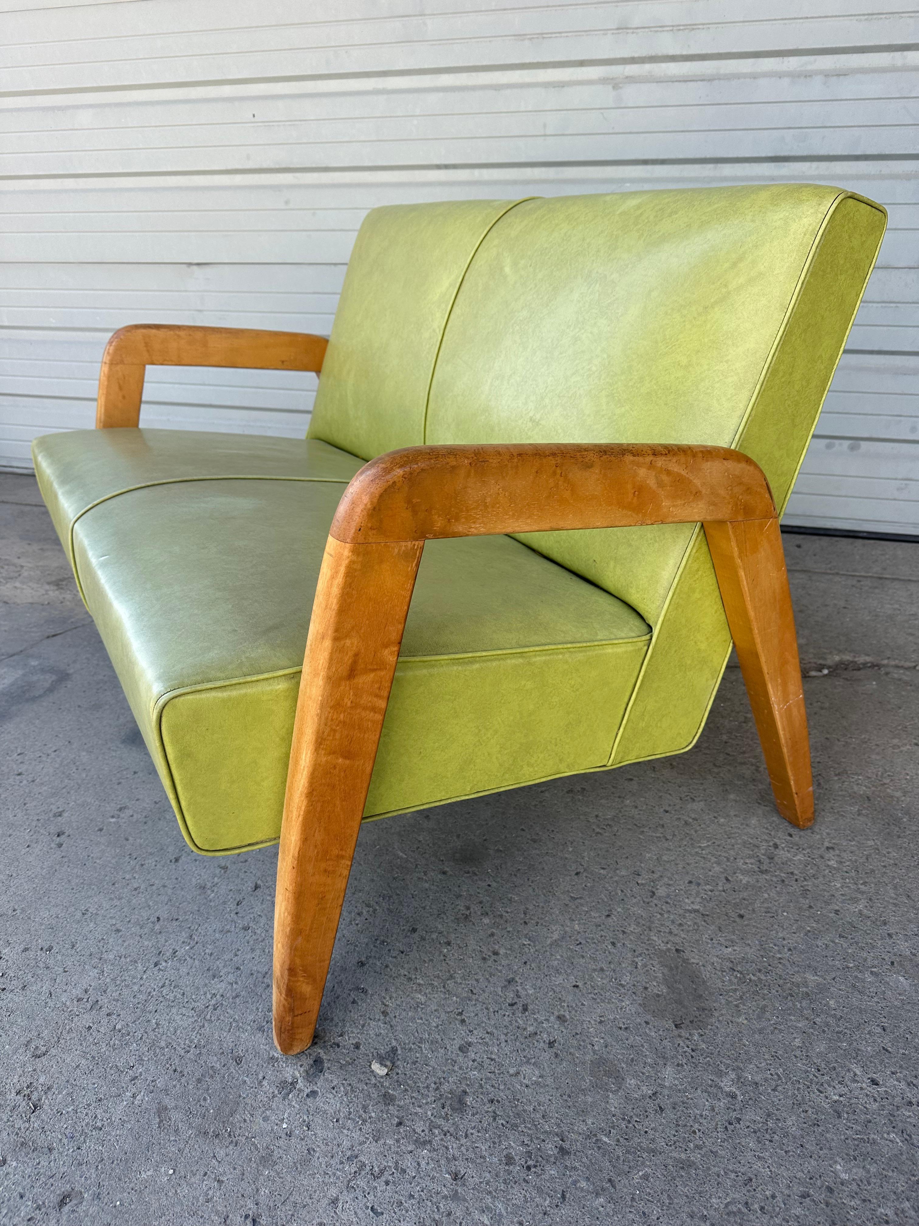 Milieu du XXe siècle Classic Modernist Sculpted Settee Sofa by Russel Wright for Thonet en vente