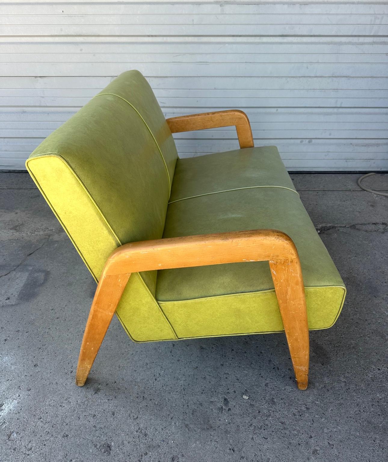 Naugahyde Classic Modernist Sculpted Settee Sofa by Russel Wright for Thonet en vente