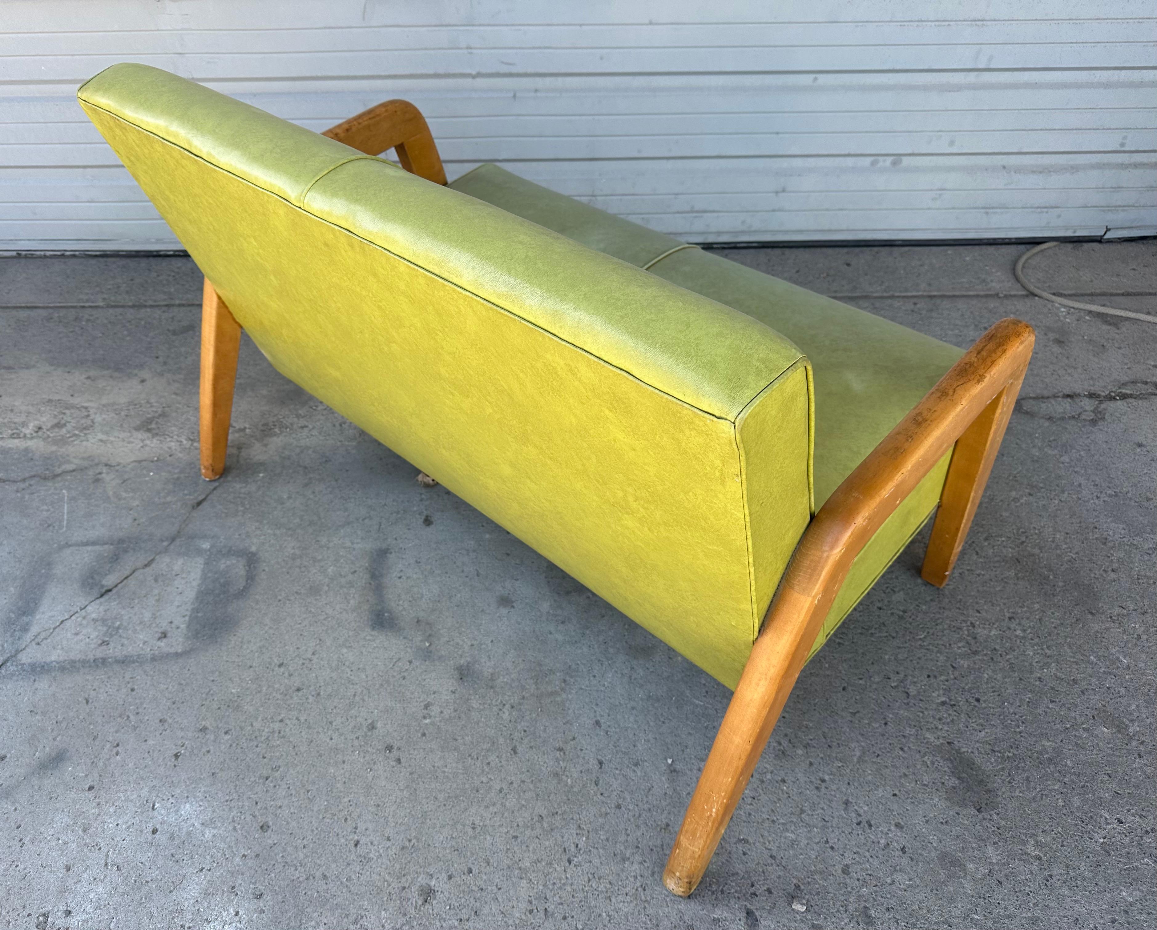 Classic Modernist Sculpted Settee Sofa by Russel Wright for Thonet en vente 1