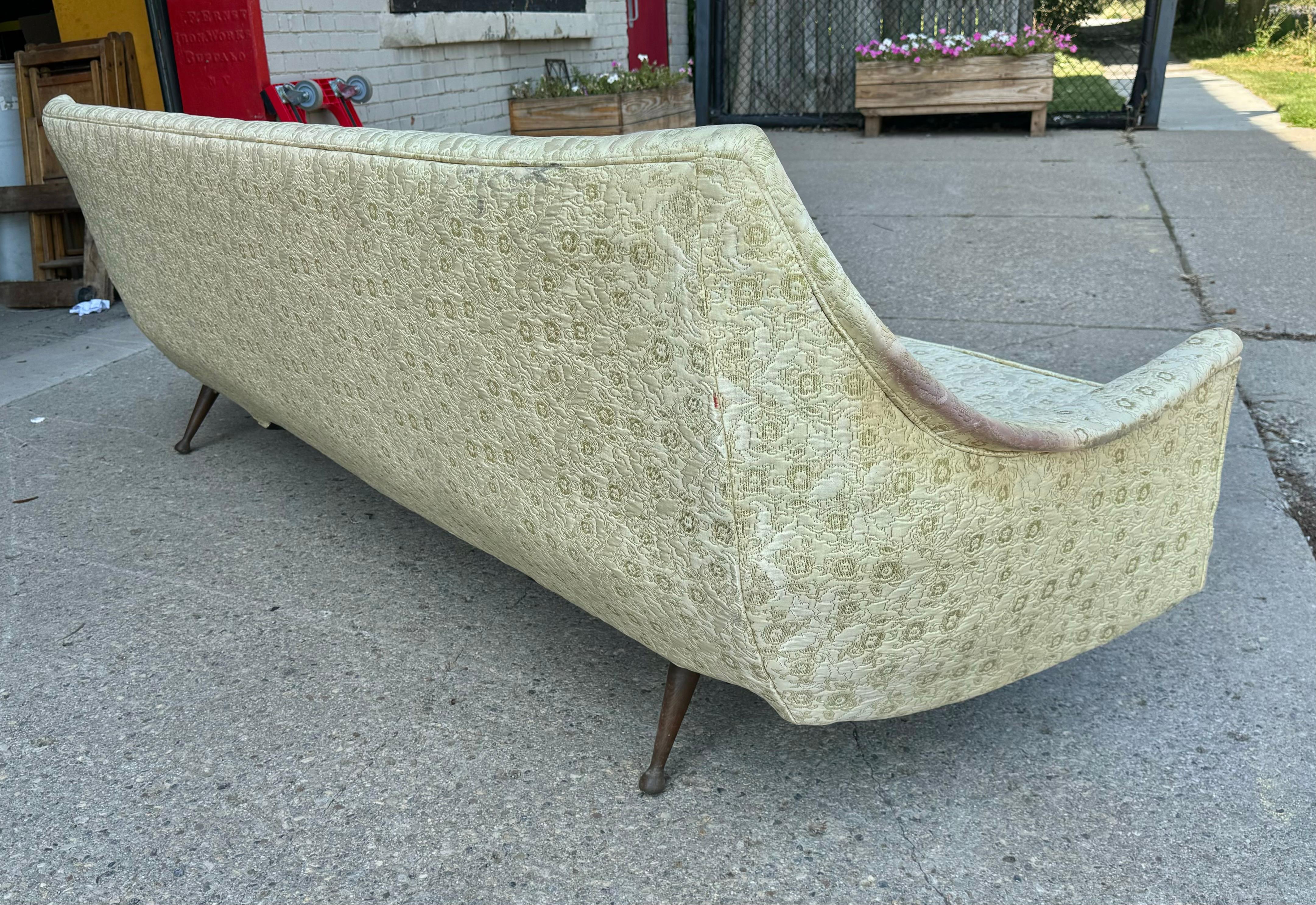 Classic Modernist Sofa attributed to Paul McCobb In Good Condition For Sale In Buffalo, NY