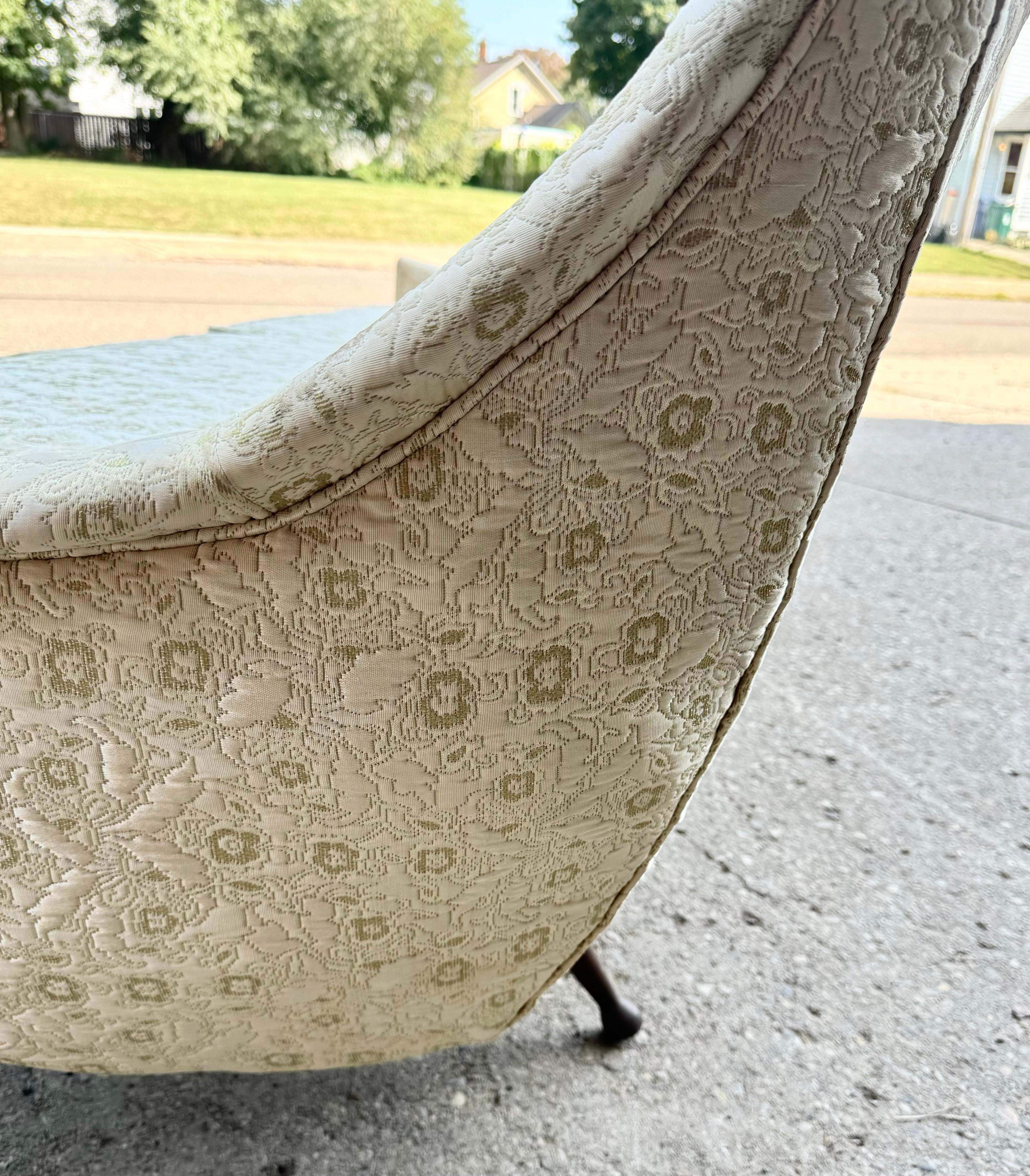 Classic Modernist Sofa attributed to Paul McCobb For Sale 2