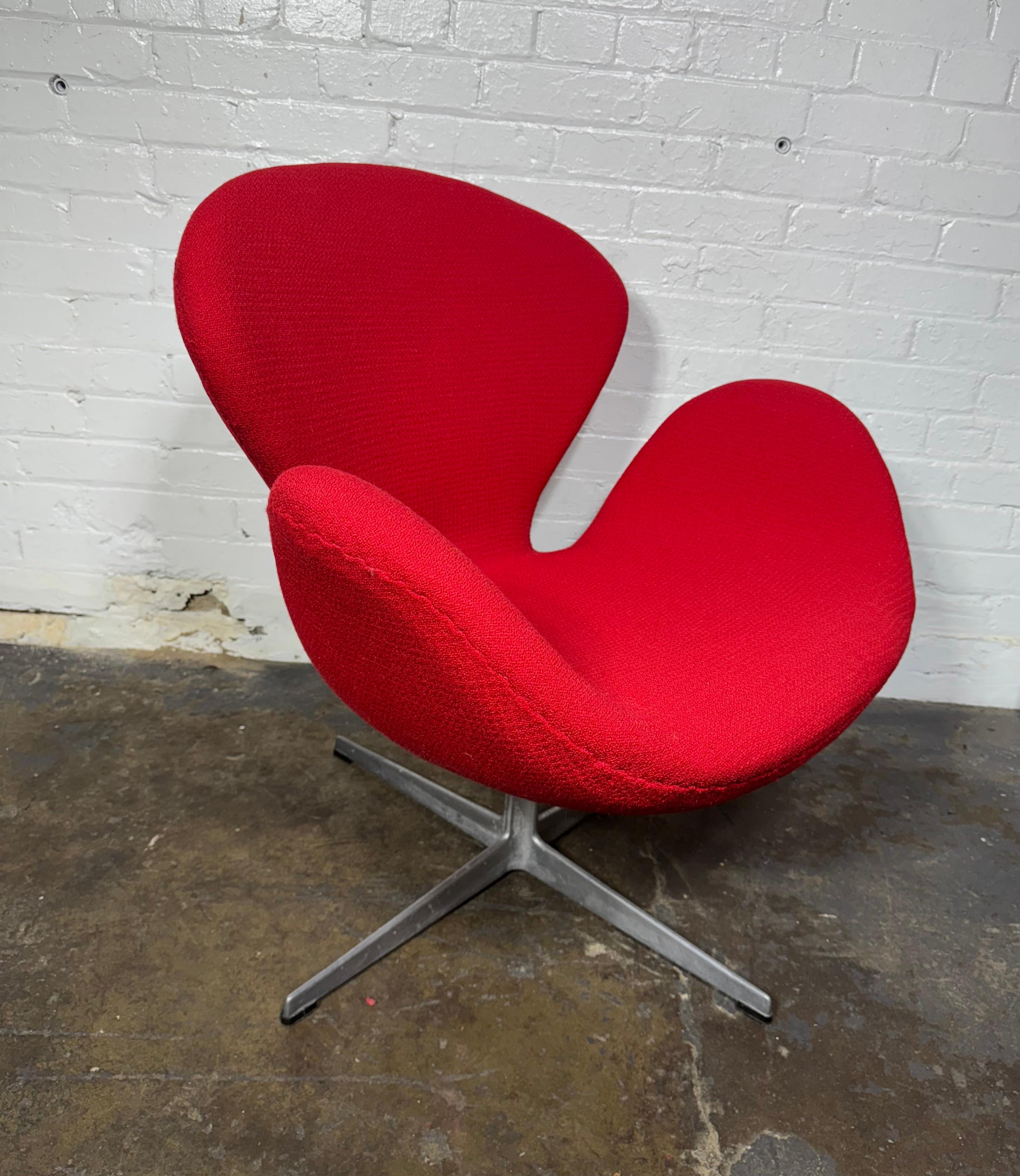 Mid-Century moderno Sedia classica modernista Swan di Arne Jacobsen per Fritz Hansen. C.C. in vendita