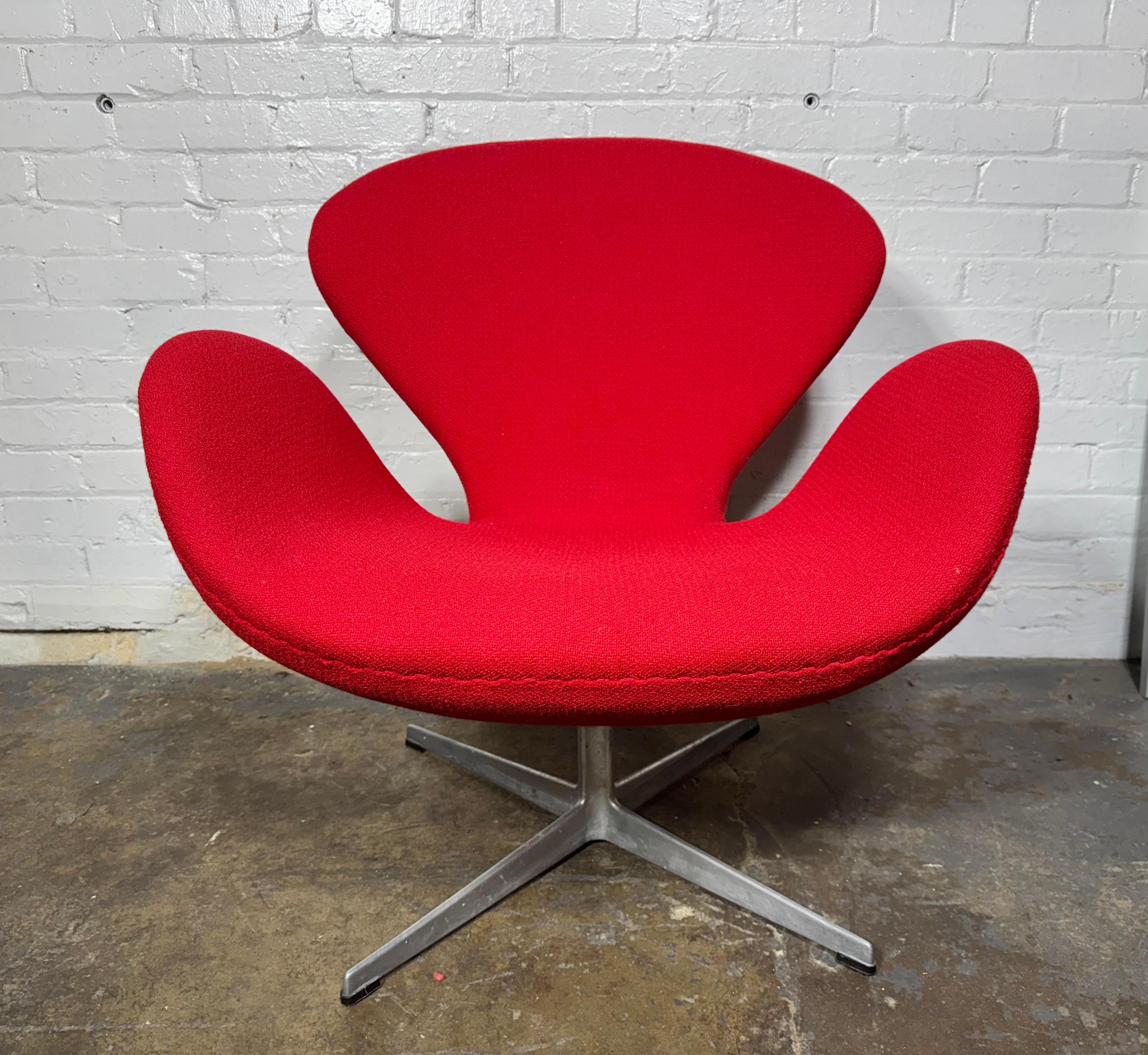 Sedia classica modernista Swan di Arne Jacobsen per Fritz Hansen. C.C. In condizioni buone in vendita a Buffalo, NY