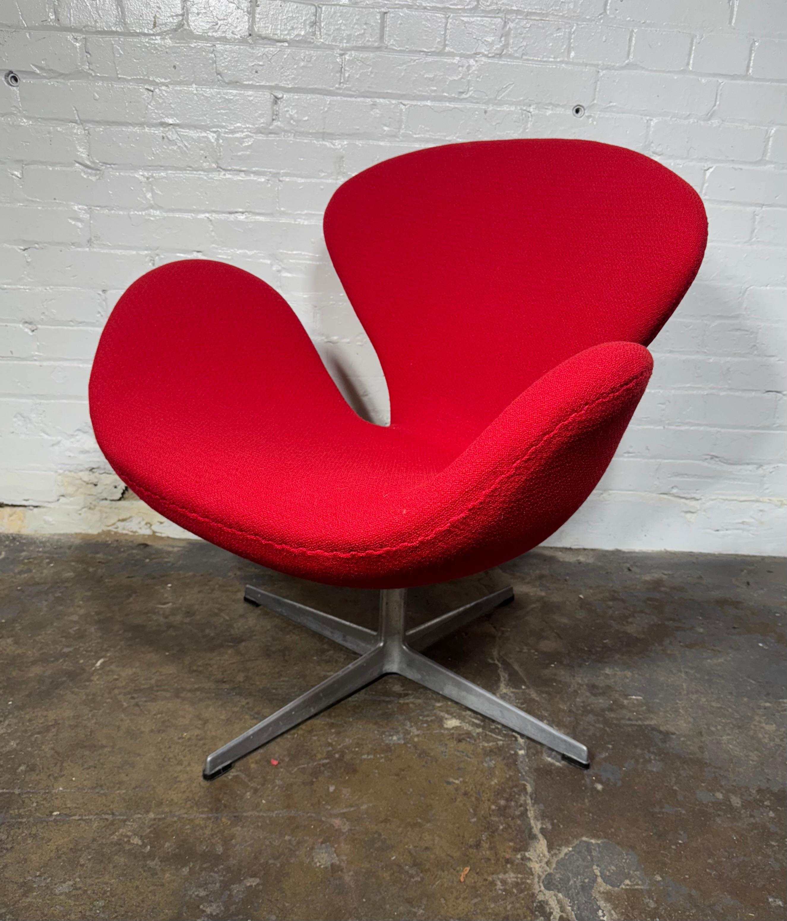 Alluminio Sedia classica modernista Swan di Arne Jacobsen per Fritz Hansen. C.C. in vendita