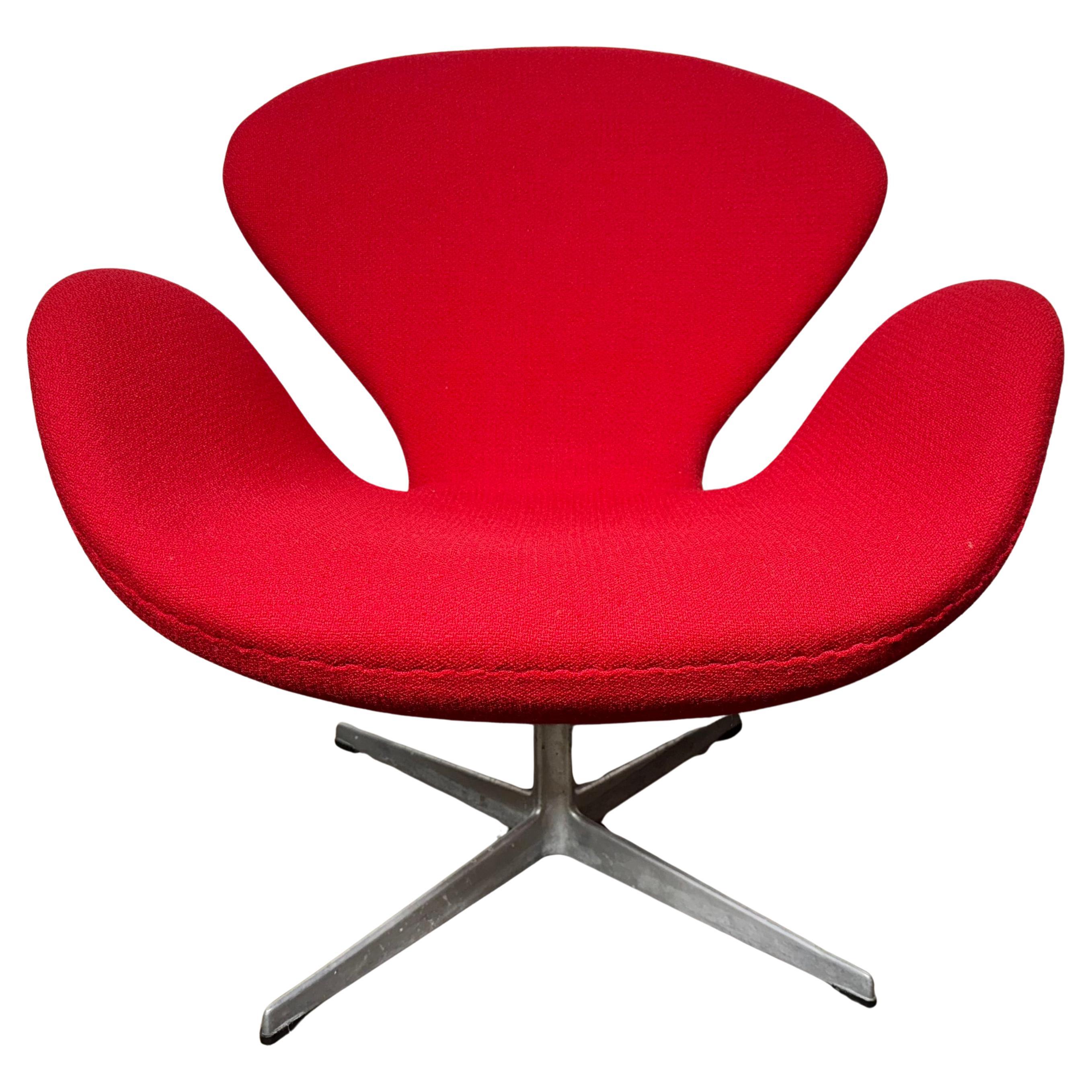 Sedia classica modernista Swan di Arne Jacobsen per Fritz Hansen. C.C.