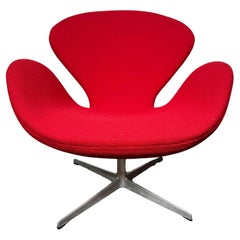 Classic Modernist Swan Chair by Arne Jacobsen for Fritz Hansen. c.1968