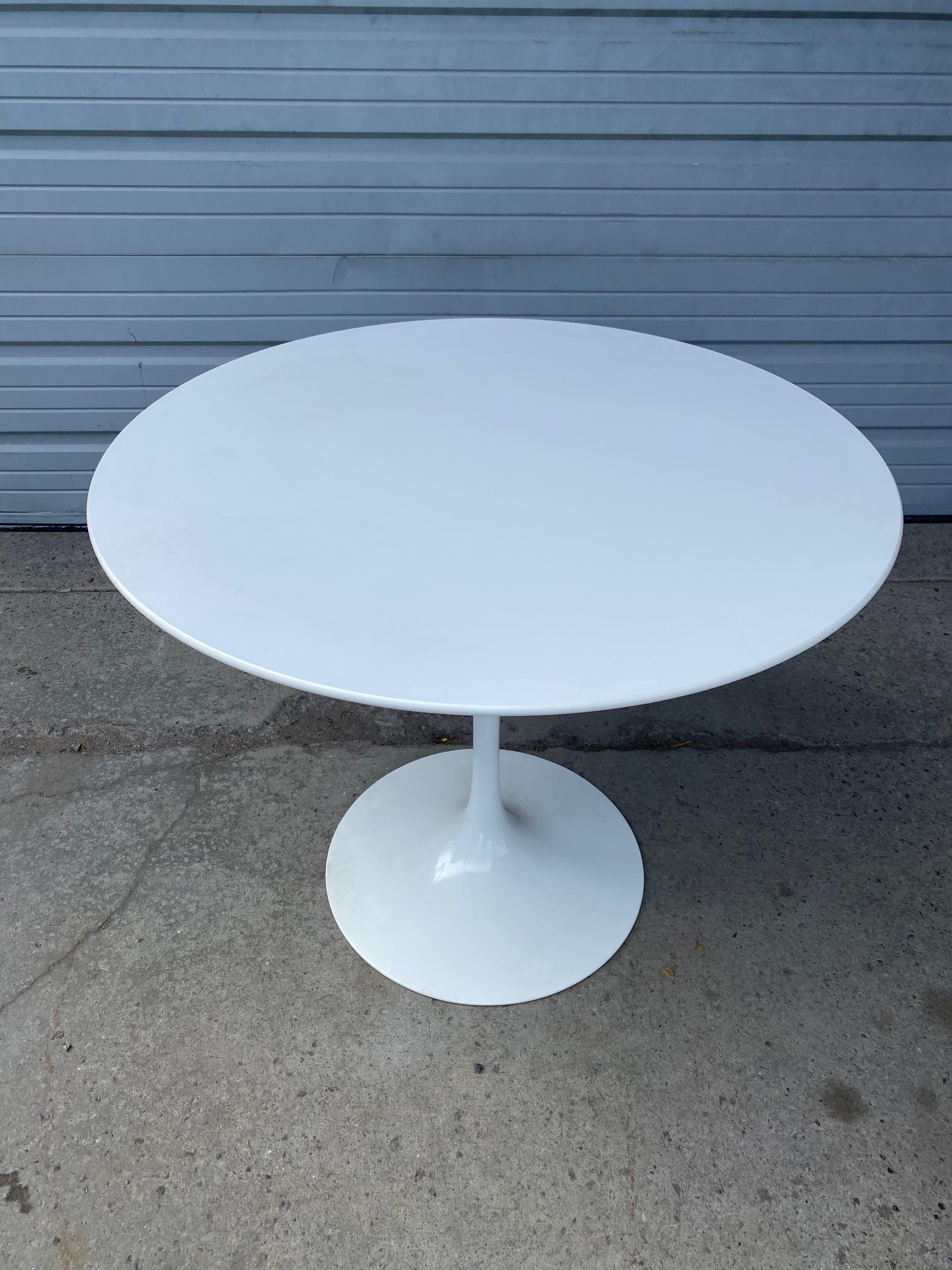 Italian Classic Modernist Tulip Table Designed by Eero Saarinen for Knoll, Italy