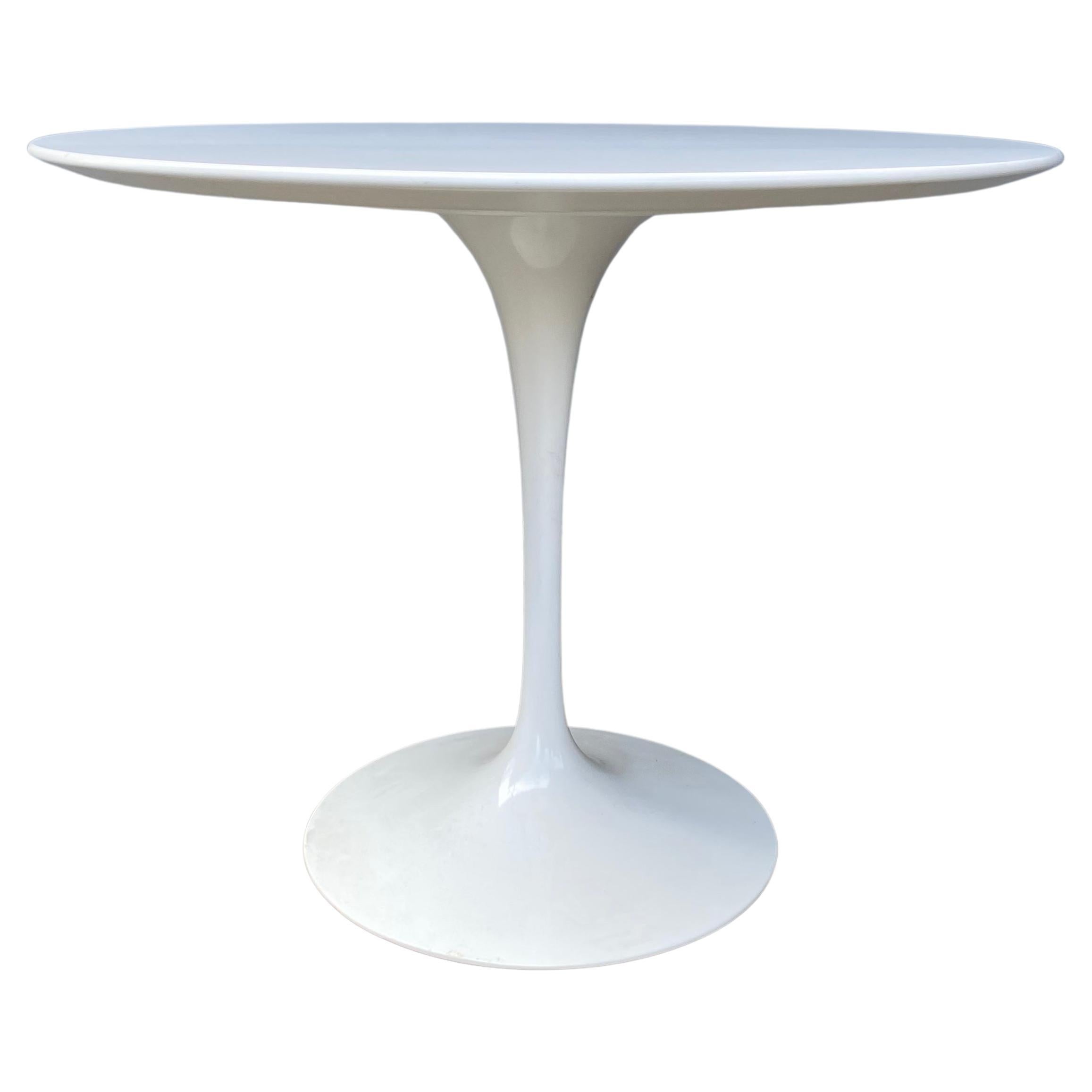 Classic Modernist Tulip Table Designed by Eero Saarinen for Knoll, Italy