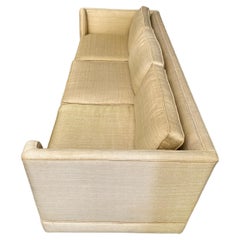 Klassisches modernistisches Smoking-Sofa, gleicharmige Armlehne von Hendredon