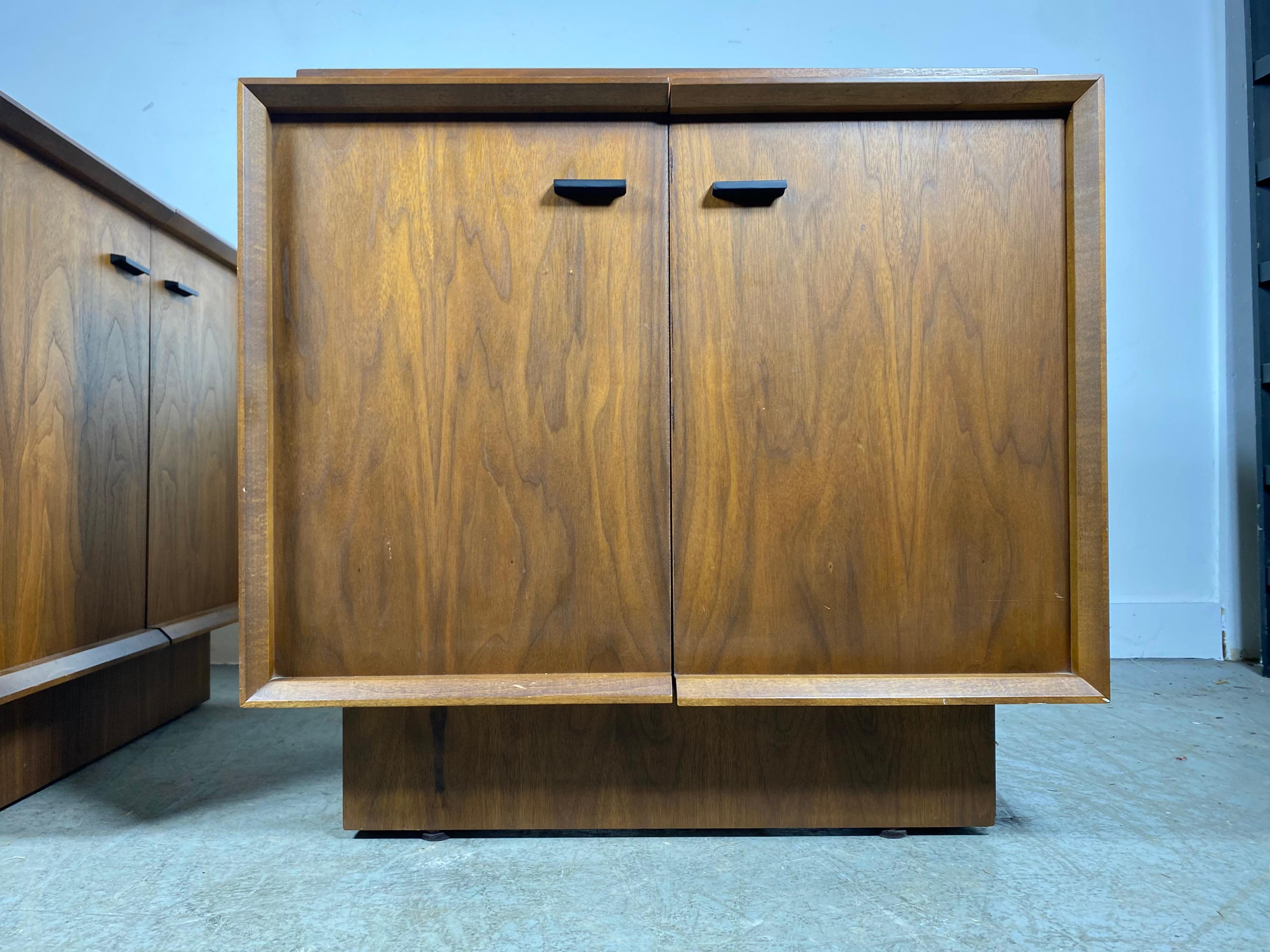 American Classic Modernist Walnut Side Tables  / Nite Stands,  manner of Milo Baughman For Sale